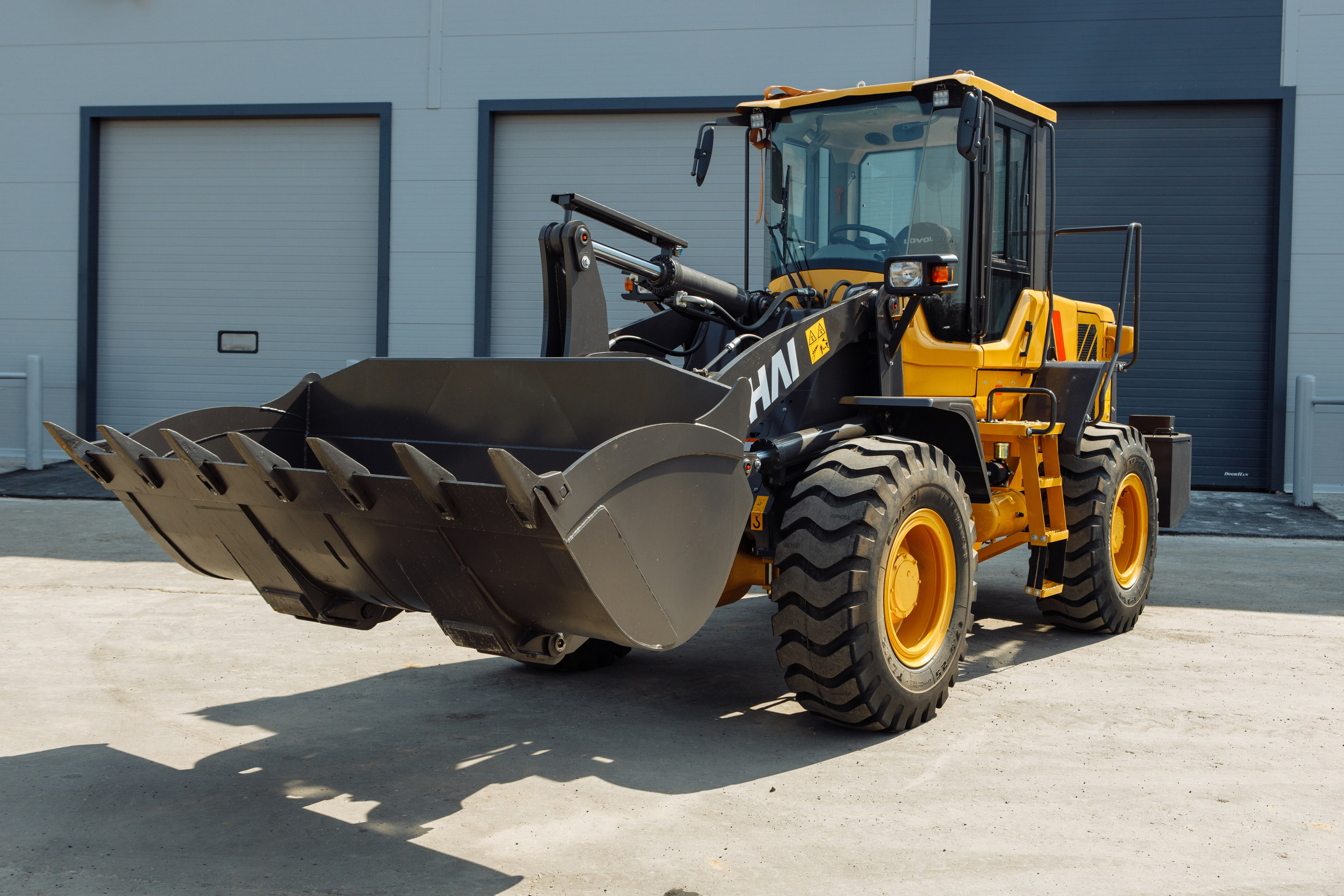 Фото фронт. погр. Weheavy WL836H. Продажа и обслуживание грузовой техники и спецтехники в г. Новосибирск компания СТИ