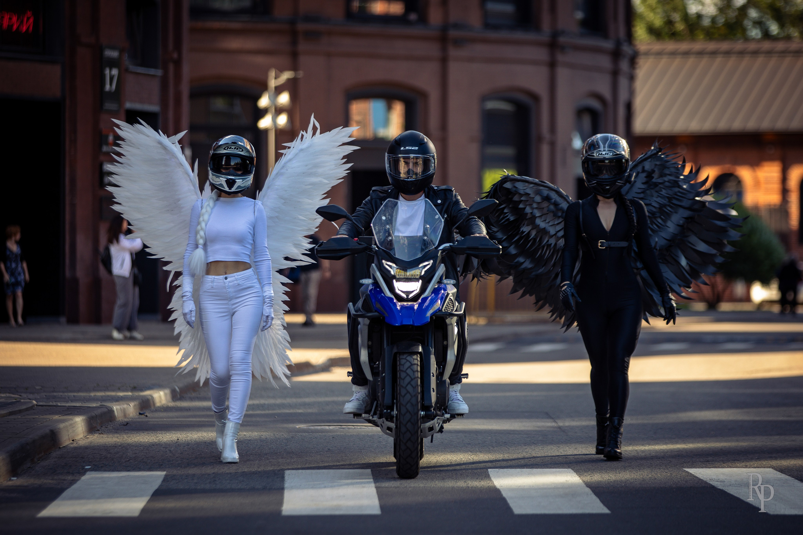 «Angel and demon». Rusty Photographer