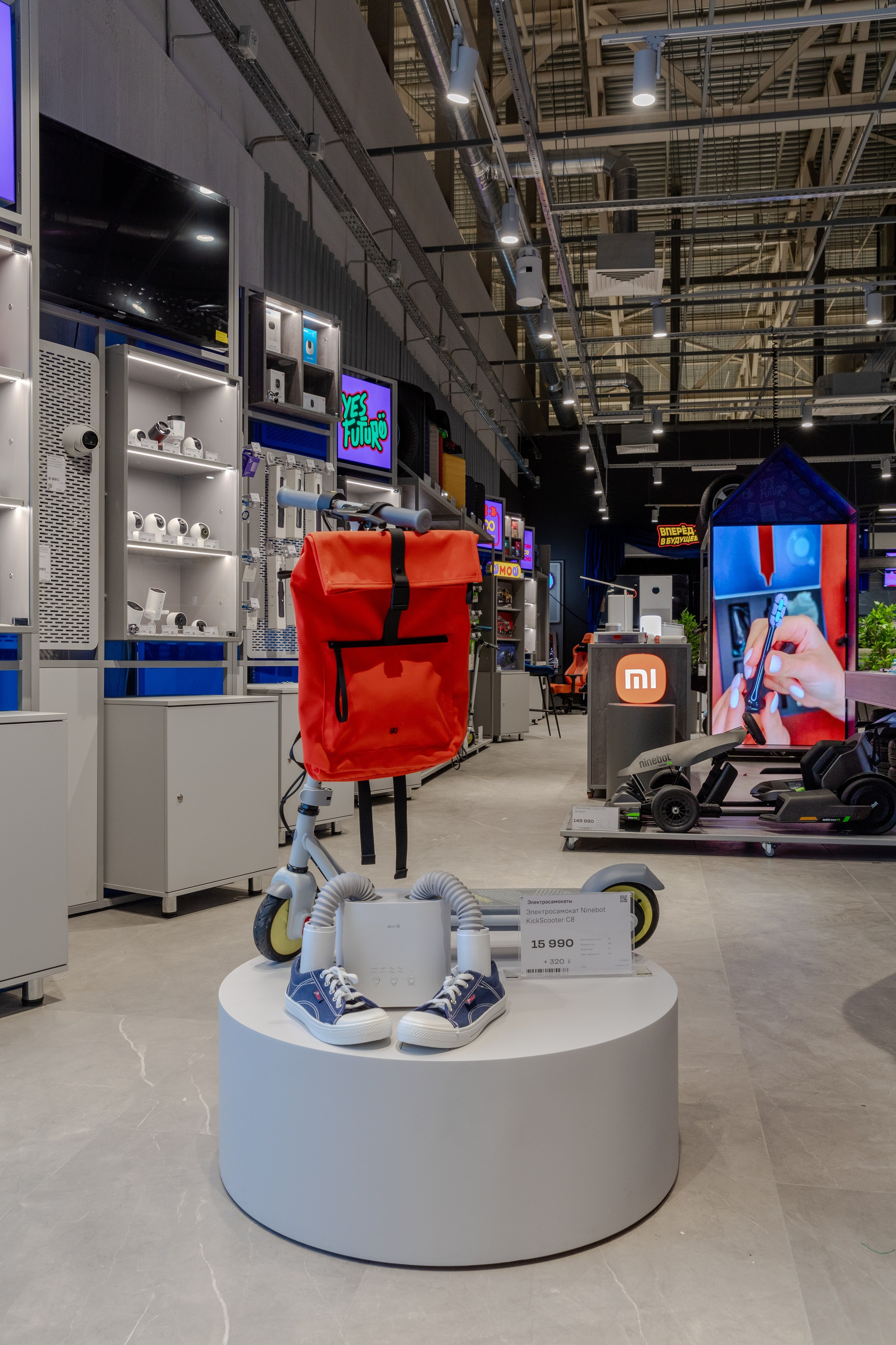 Интерьерная фотосъемка магазина ВСЁСМАРТ - магазин умных гаджетов. Интерьерный фотограф в Сочи Владислав Нагин