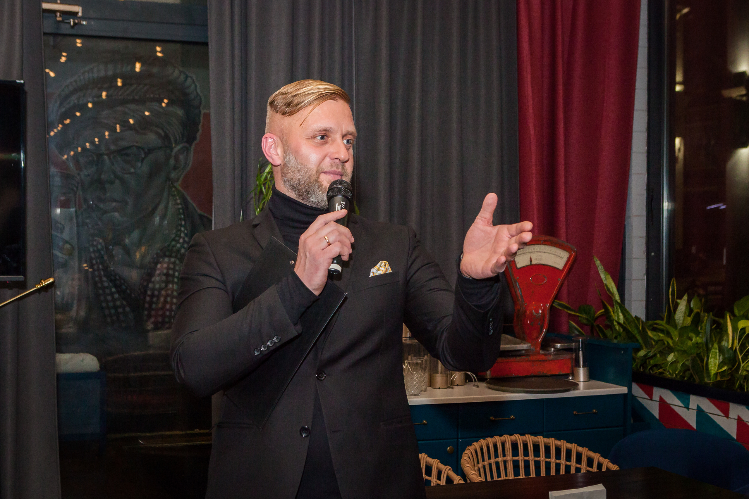 Intelligent game. Alexander Grigoryan photography