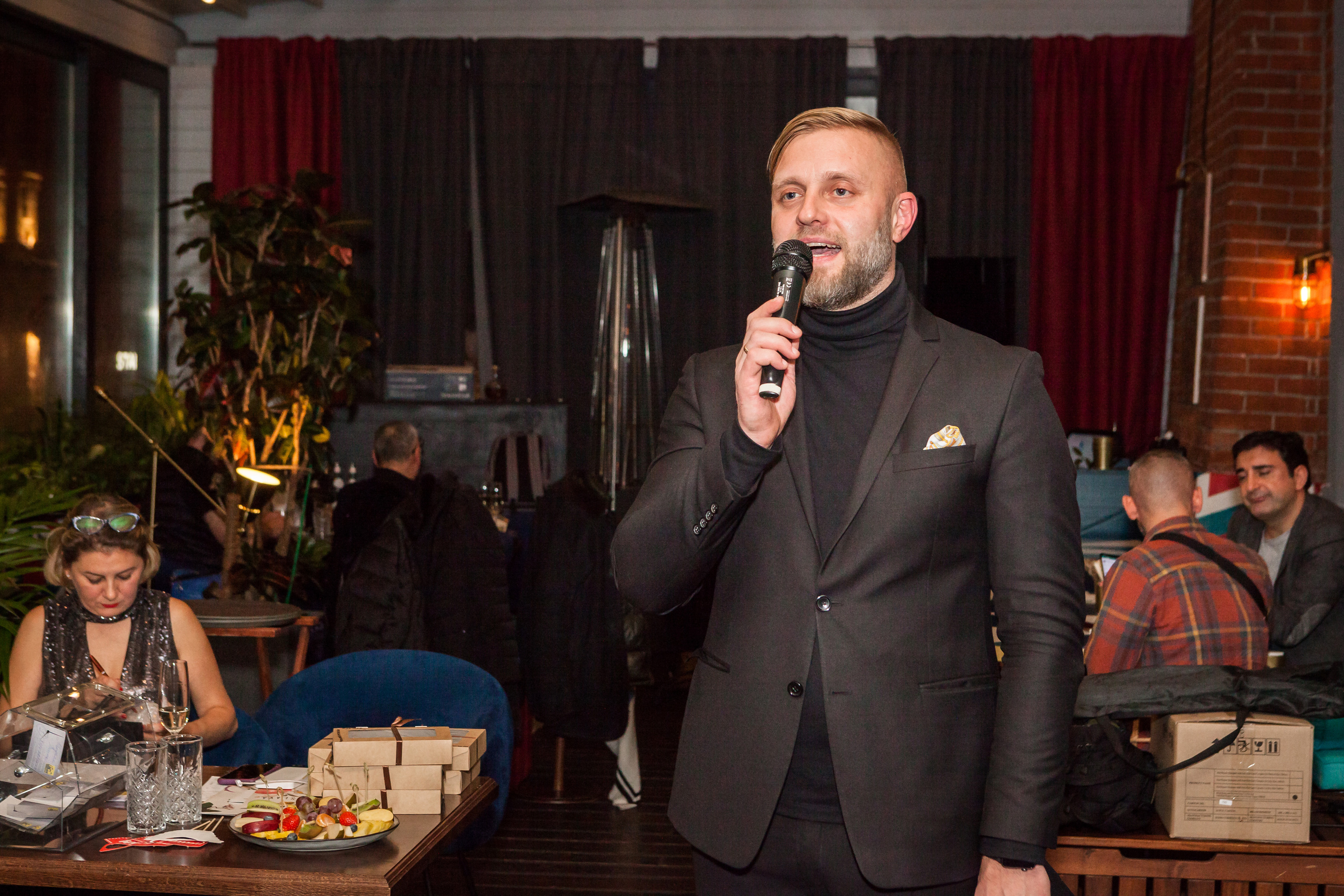 Intelligent game. Alexander Grigoryan photography