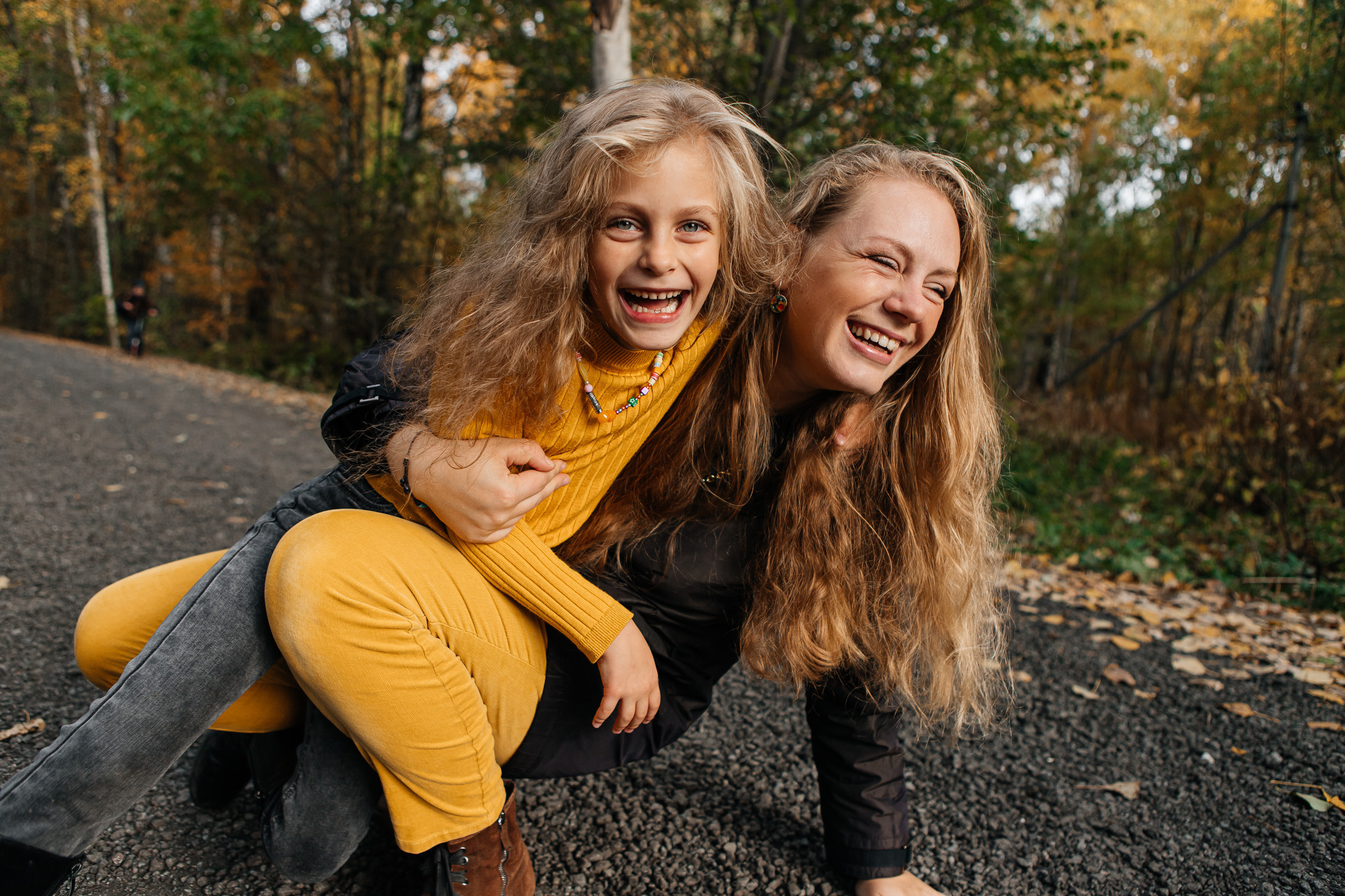 Солнечные девчонки Маша и Василиса. Фотограф в Санкт-Петербурге Юлия Ласкари