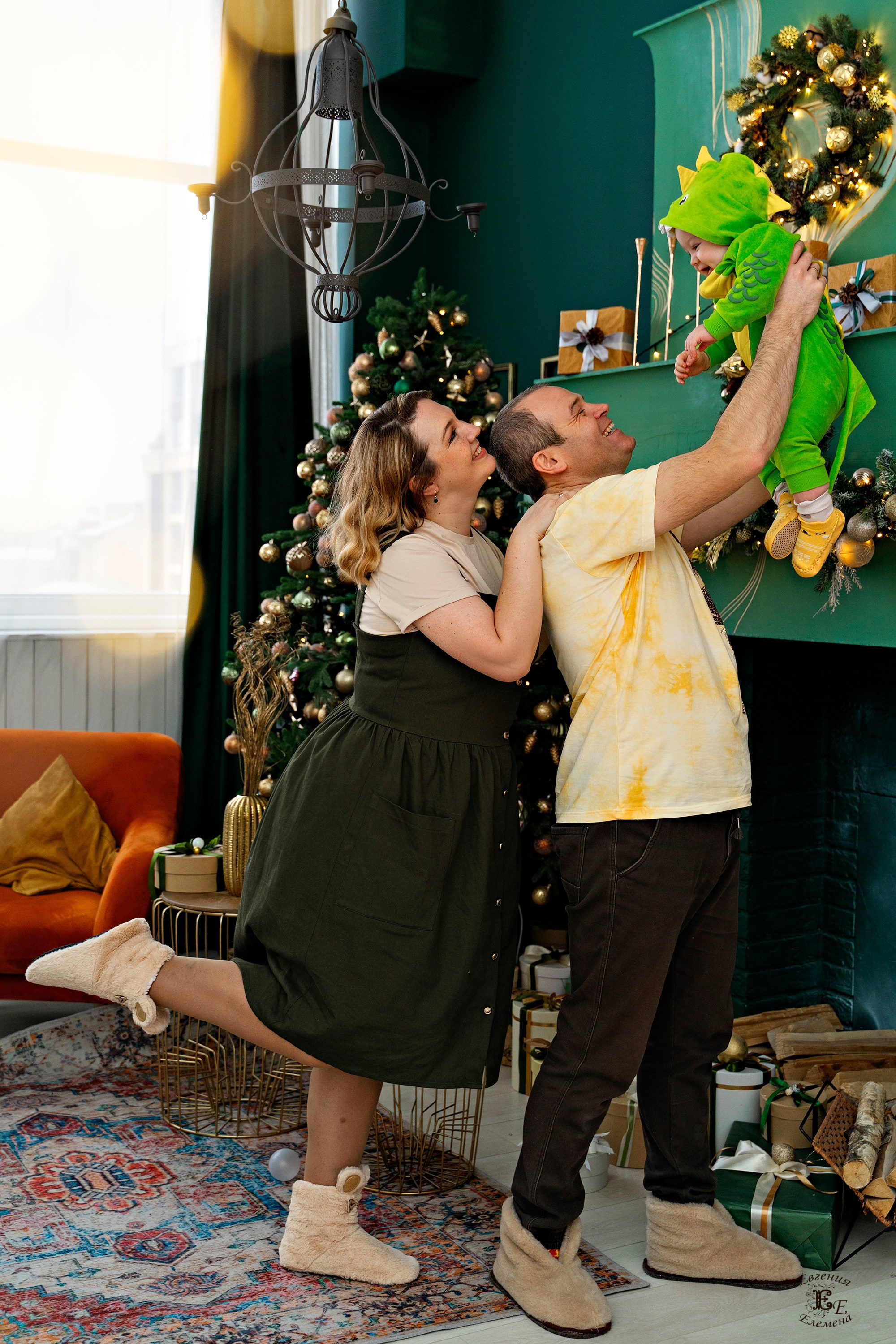 В студийном интерьере. Семейный и портретный фотограф в Санкт-Петербурге Евгения Елемена