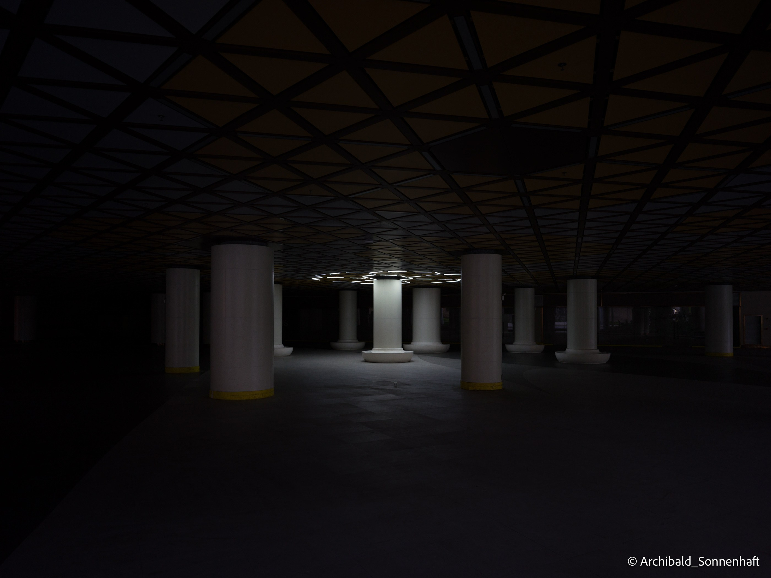 Office environs. Photographer in Guangzhou, China. Archibald Sonnenhaft