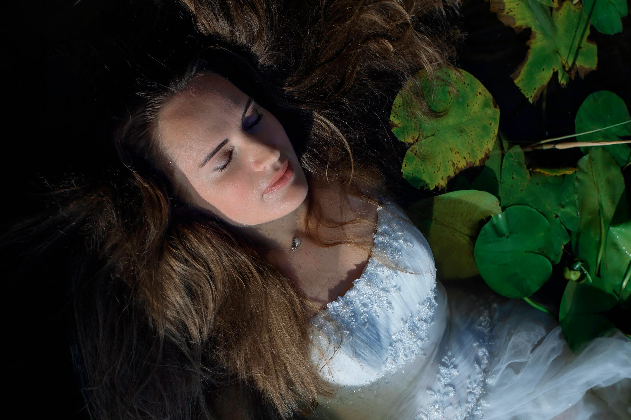 Вторая жизнь свадебного платья: фотосессия на озере под Санкт-Петербургом. Портретные фотосессии, контент-съемки, репортаж