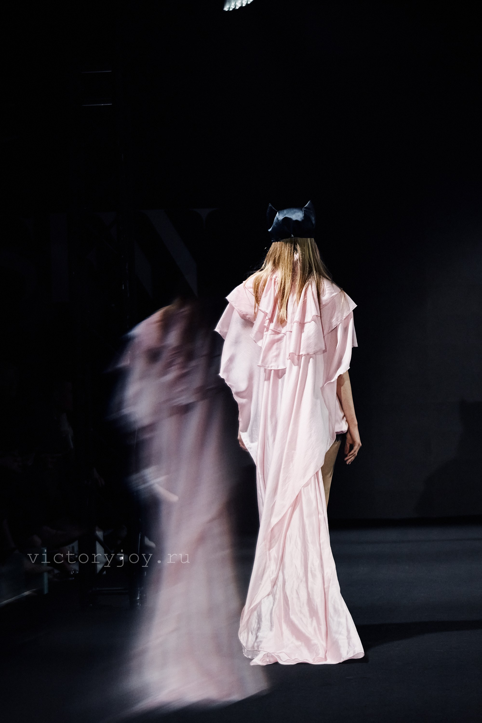 Sochi Fashion Week май 2026. Профессиональный фотограф в Сочи Виктория Джой. Обучение