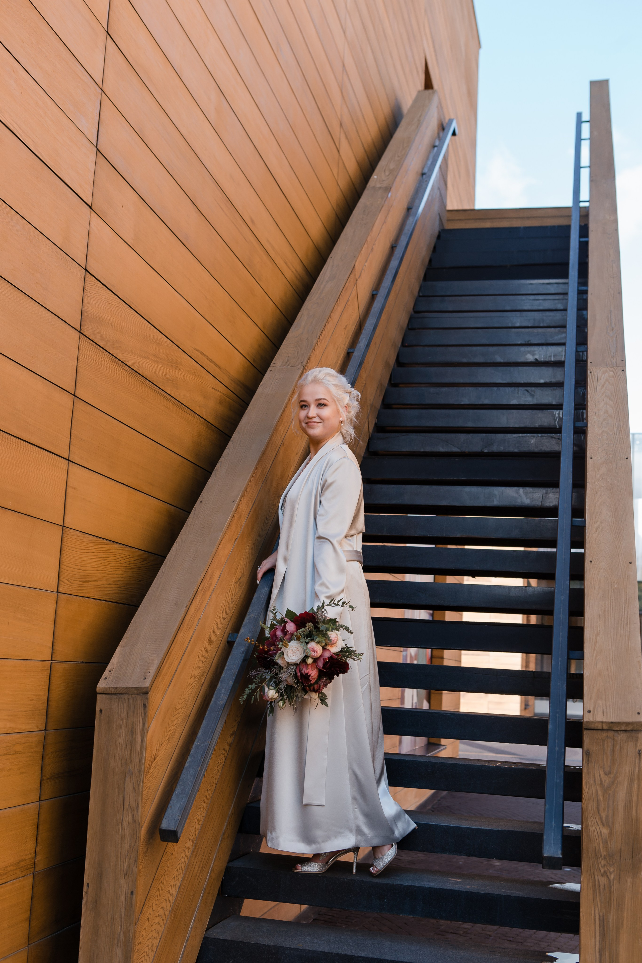 Александр и Ольга. Видеосъемка и фотосъемка свадеб. Фотограф и оператор на свадьбу. Видеосъемка подкастов, собственная видео-фотостудии. Предметная фотосъемка