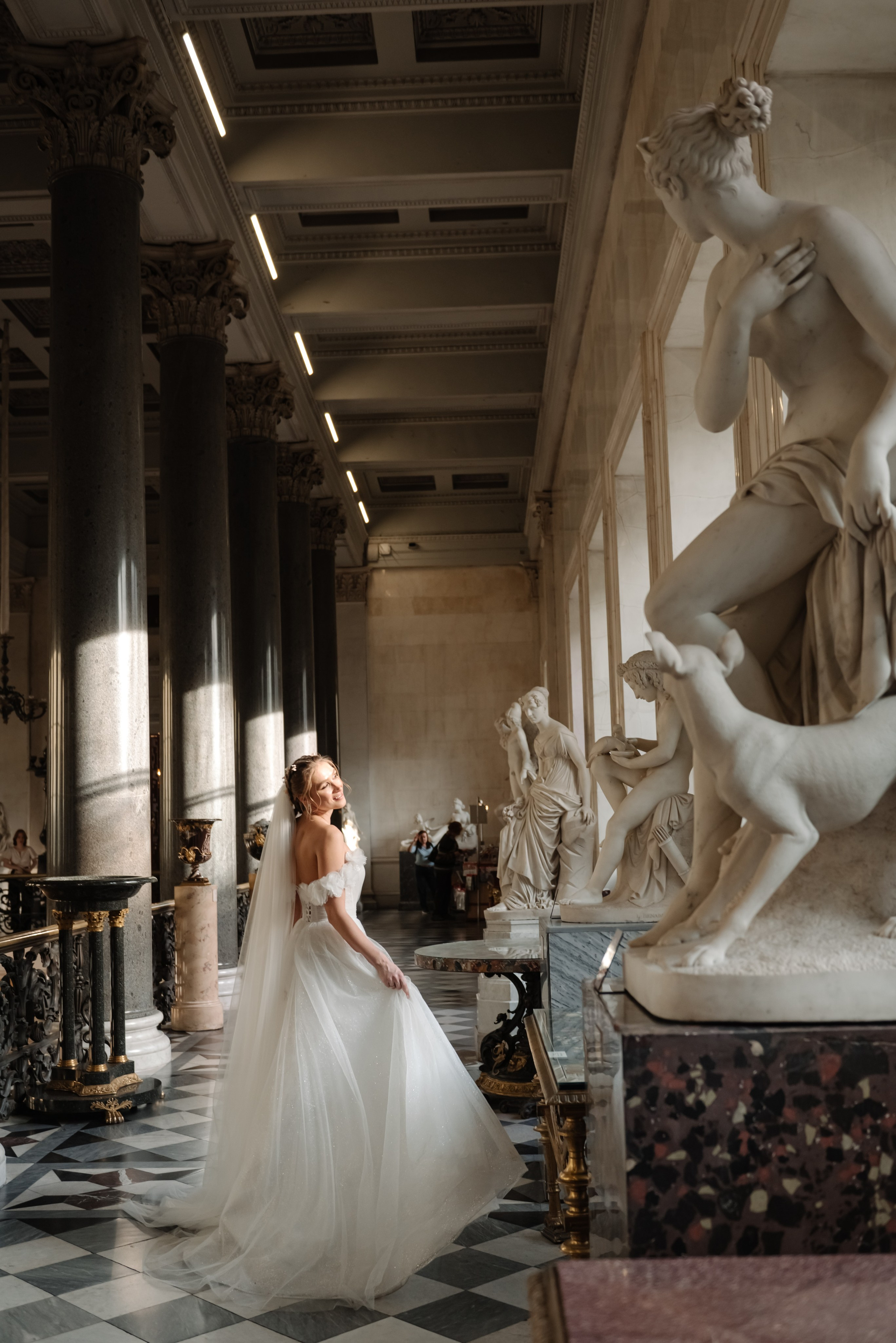 В залах лучшего музея. Свадебный и сеейный фотограф в Санкт-Петербурге Елена Худякова