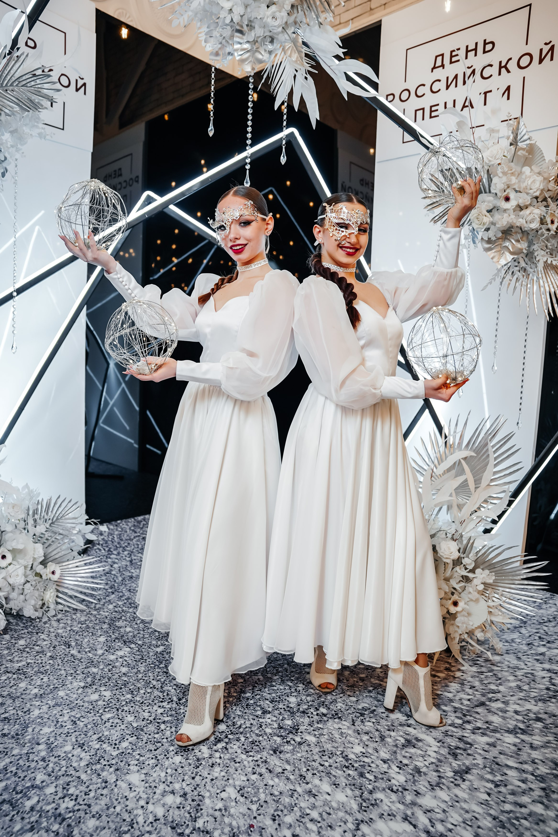 Выступления на банкетных площадках. Танцевальная шоу-группа «GRANAT»