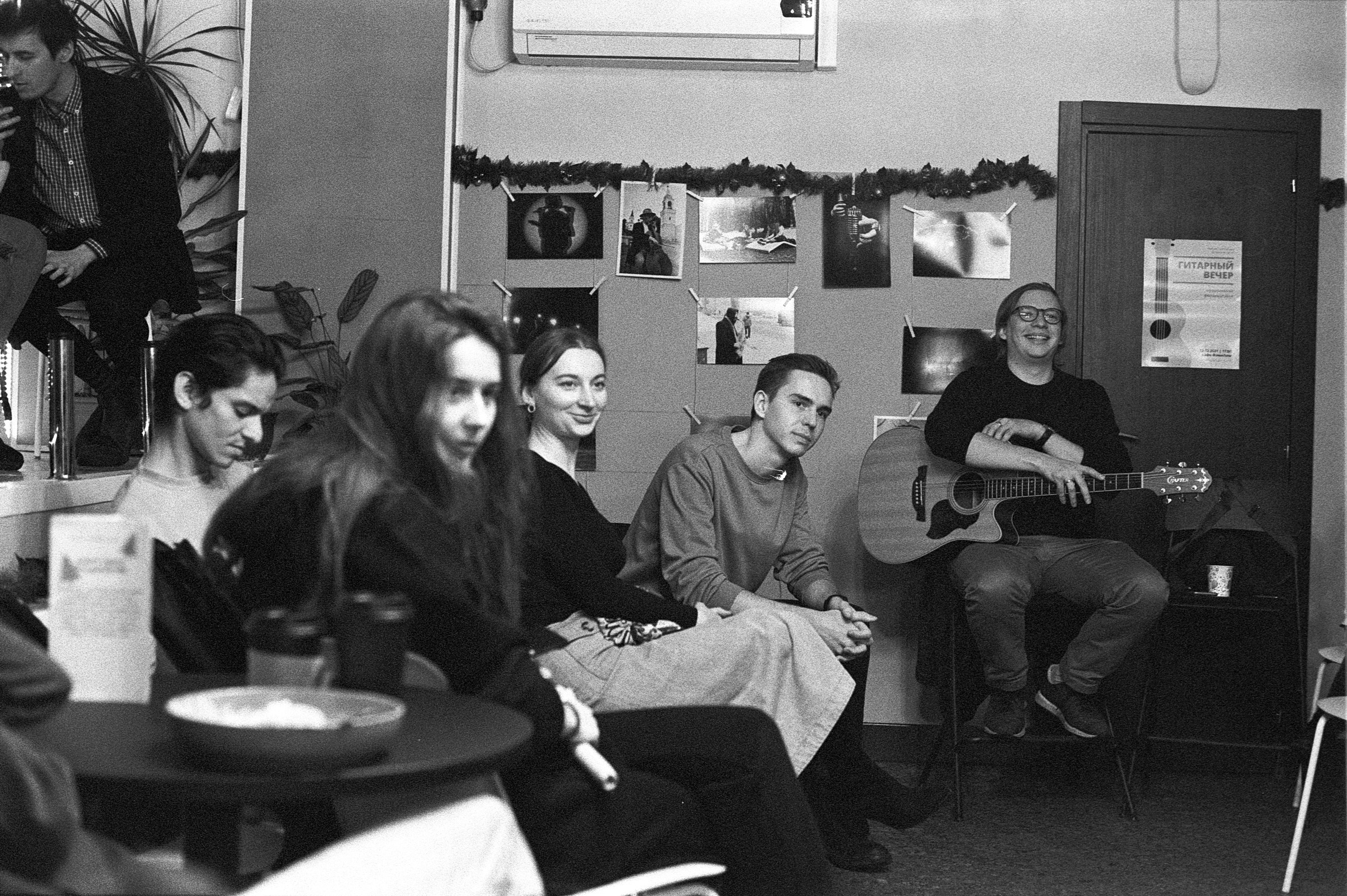 12.12.2021 // Гитара и фотография. Фотовыставки serebro.gallery, в которых автором можешь стать ты! | Москва