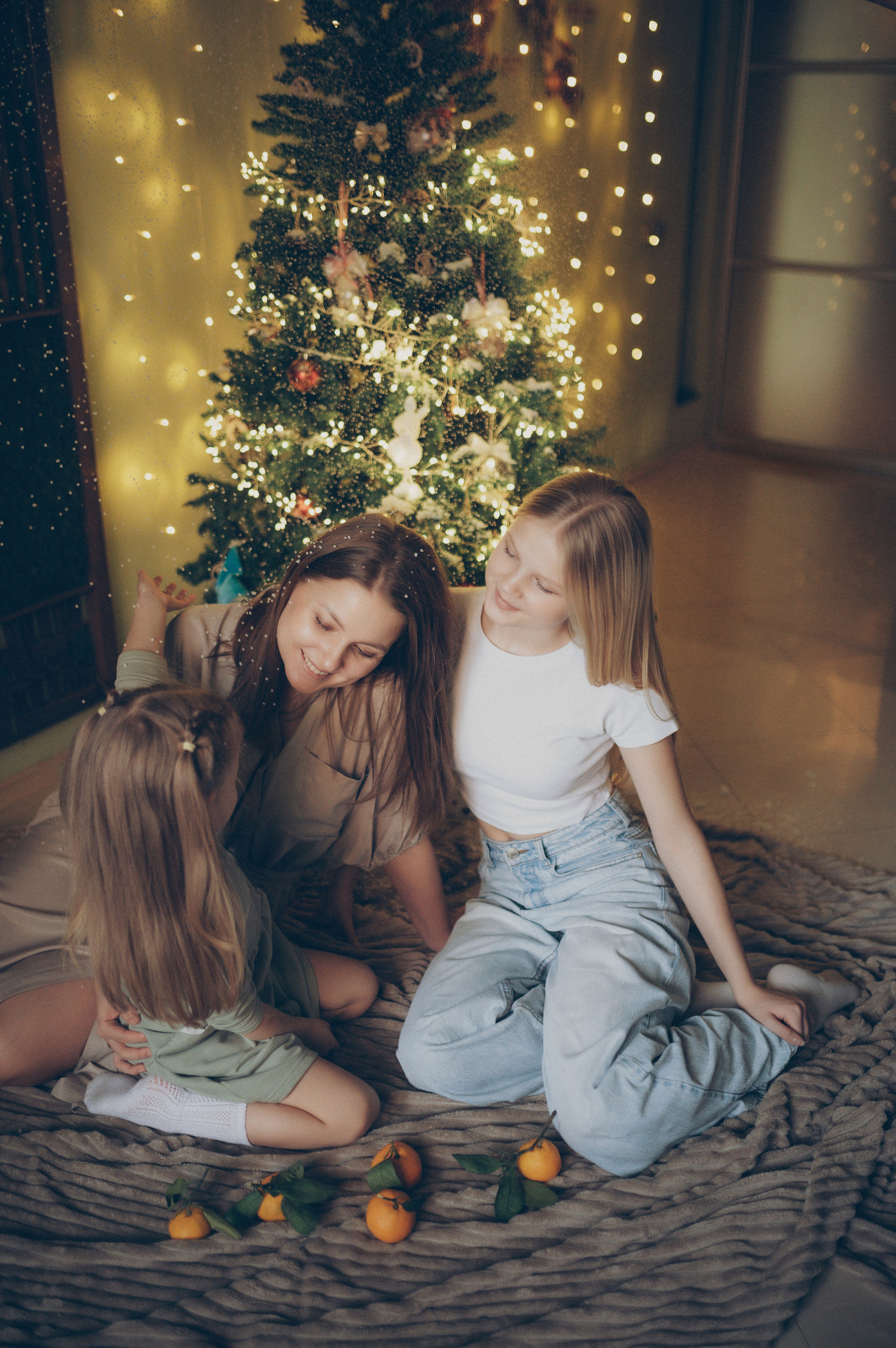 Тася, Соня, Женя и Илья (новогодняя домашняя). Фотограф, г. Лесной Свердловской области