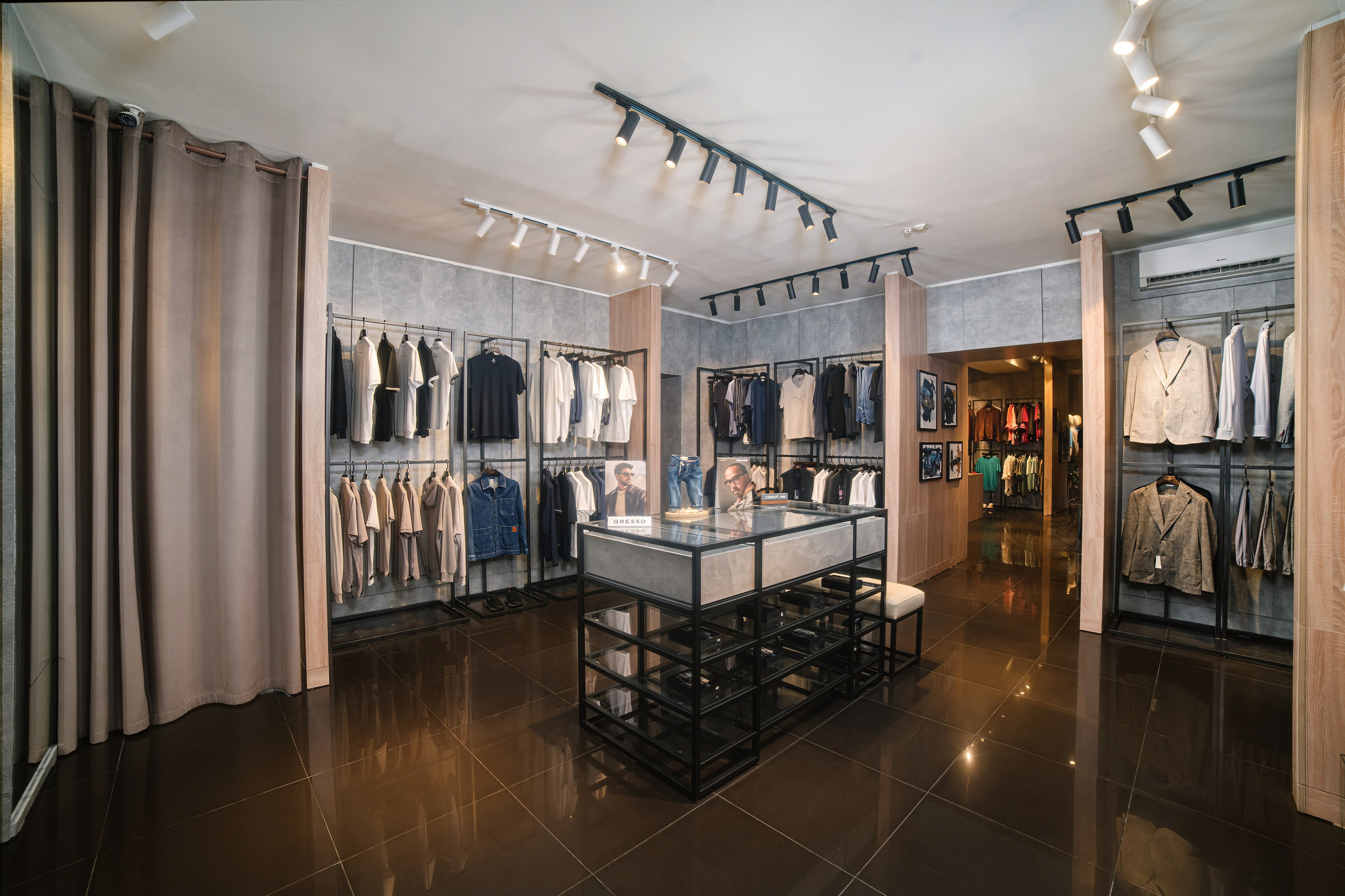 Интерьер бутика Bugatti. Профессиональная съемка в Алматы