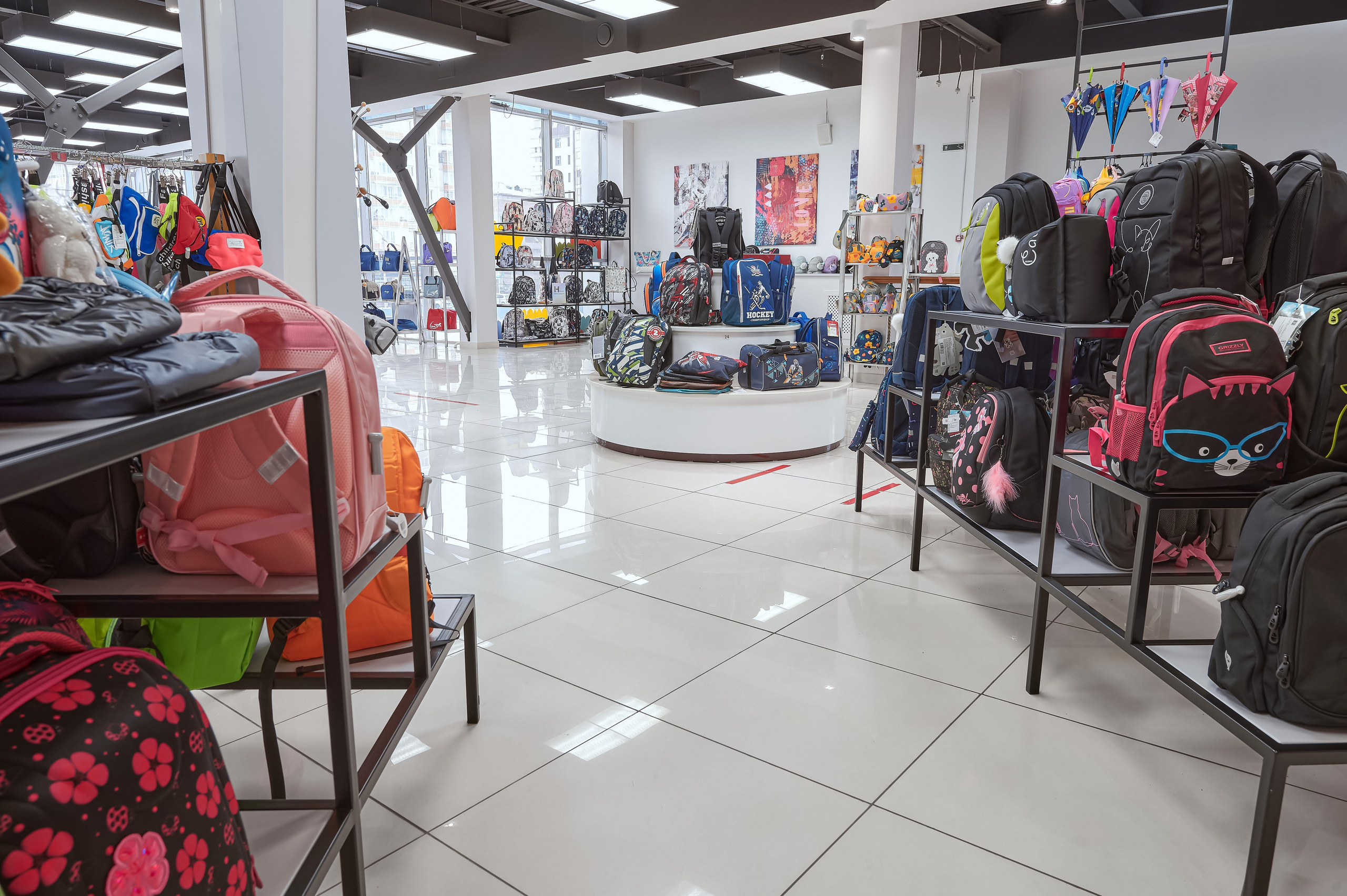 Портфолио по интерьерной и экстерьерной фотосъёмки: Мир сумок — Левый берег. Фотограф Яковлев Роман — Красноярск