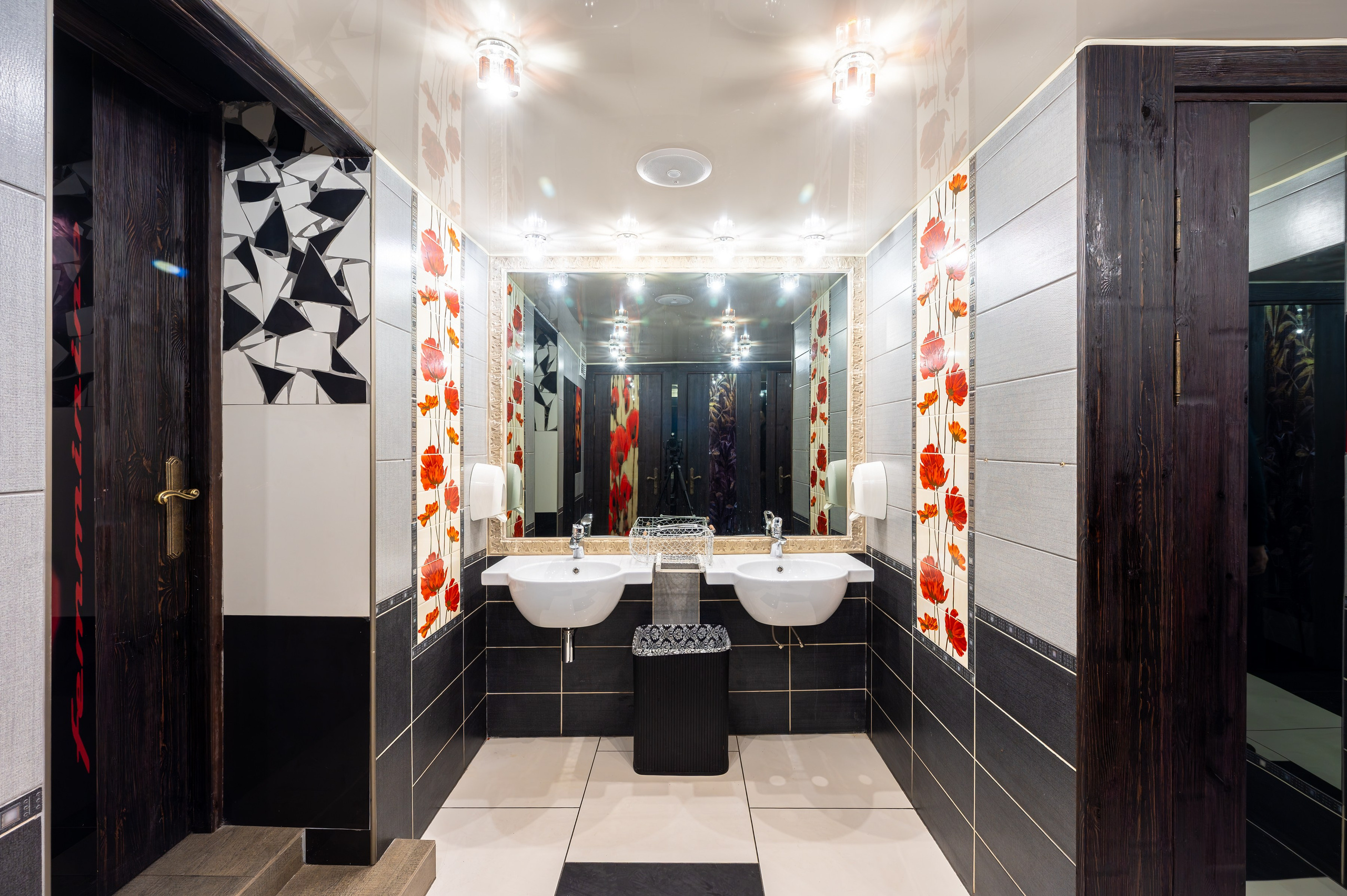 Ресторан на продажу. Интерьерный фотограф. Фото- видеосъемка недвижимости Санкт-Петербург