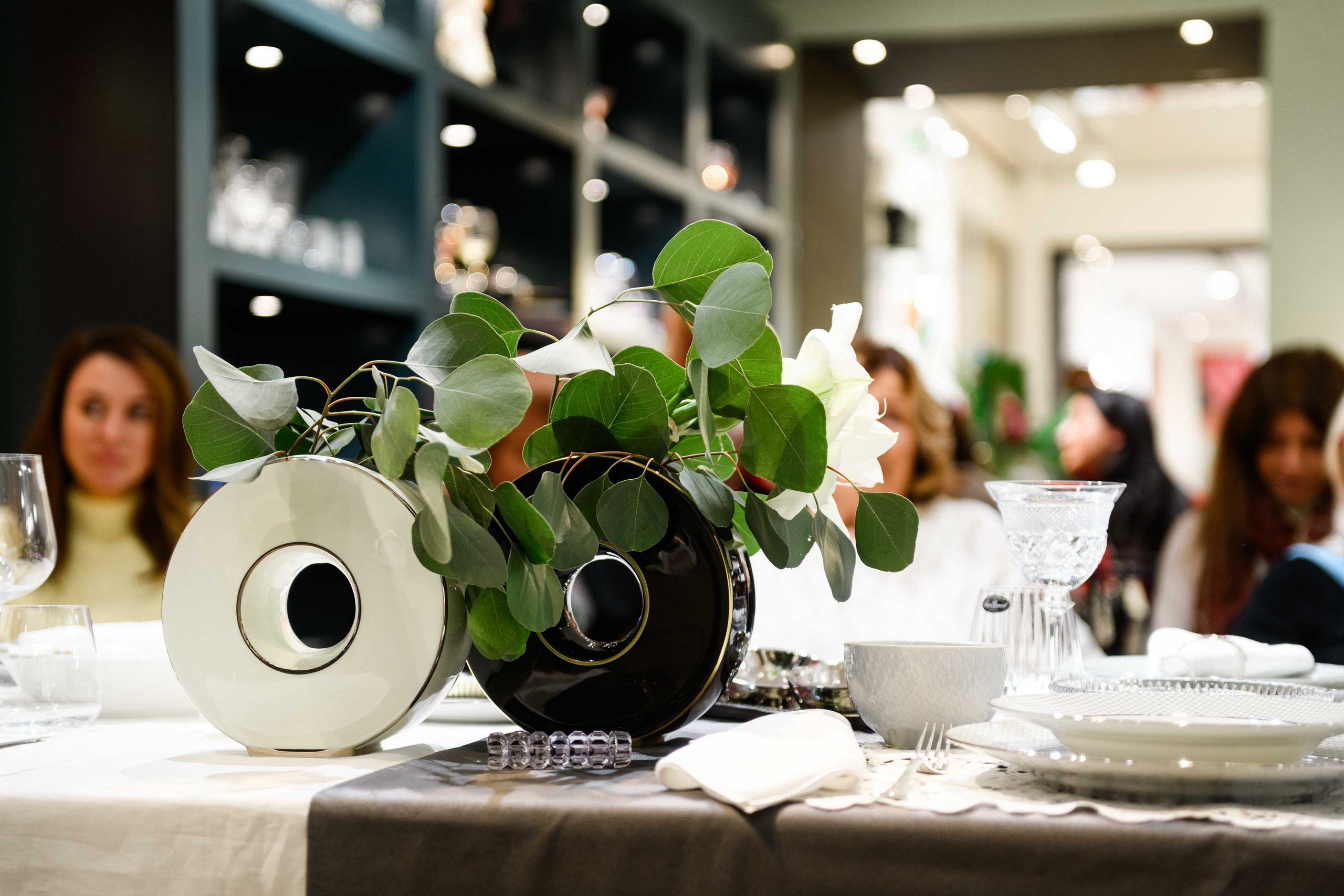 Фотосъёмка лекция по сервировке стола в бутике «Дом фарфора»