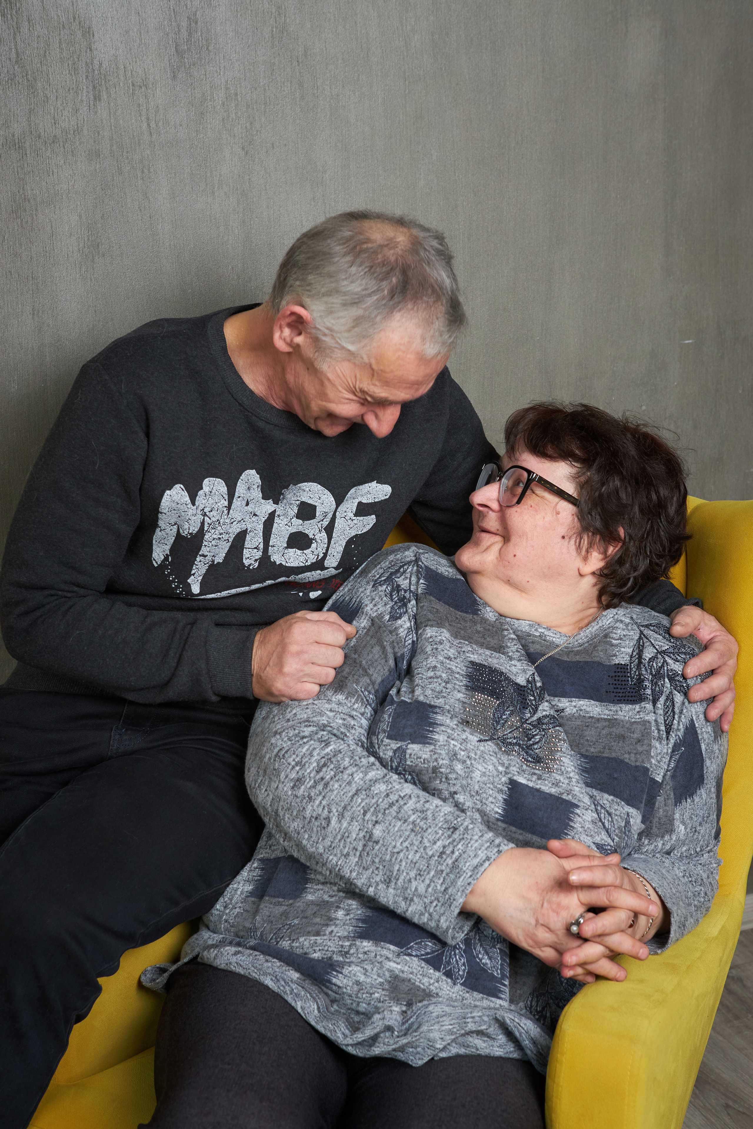 Мы не унываем и улыбаемся, потому что любим друг друга