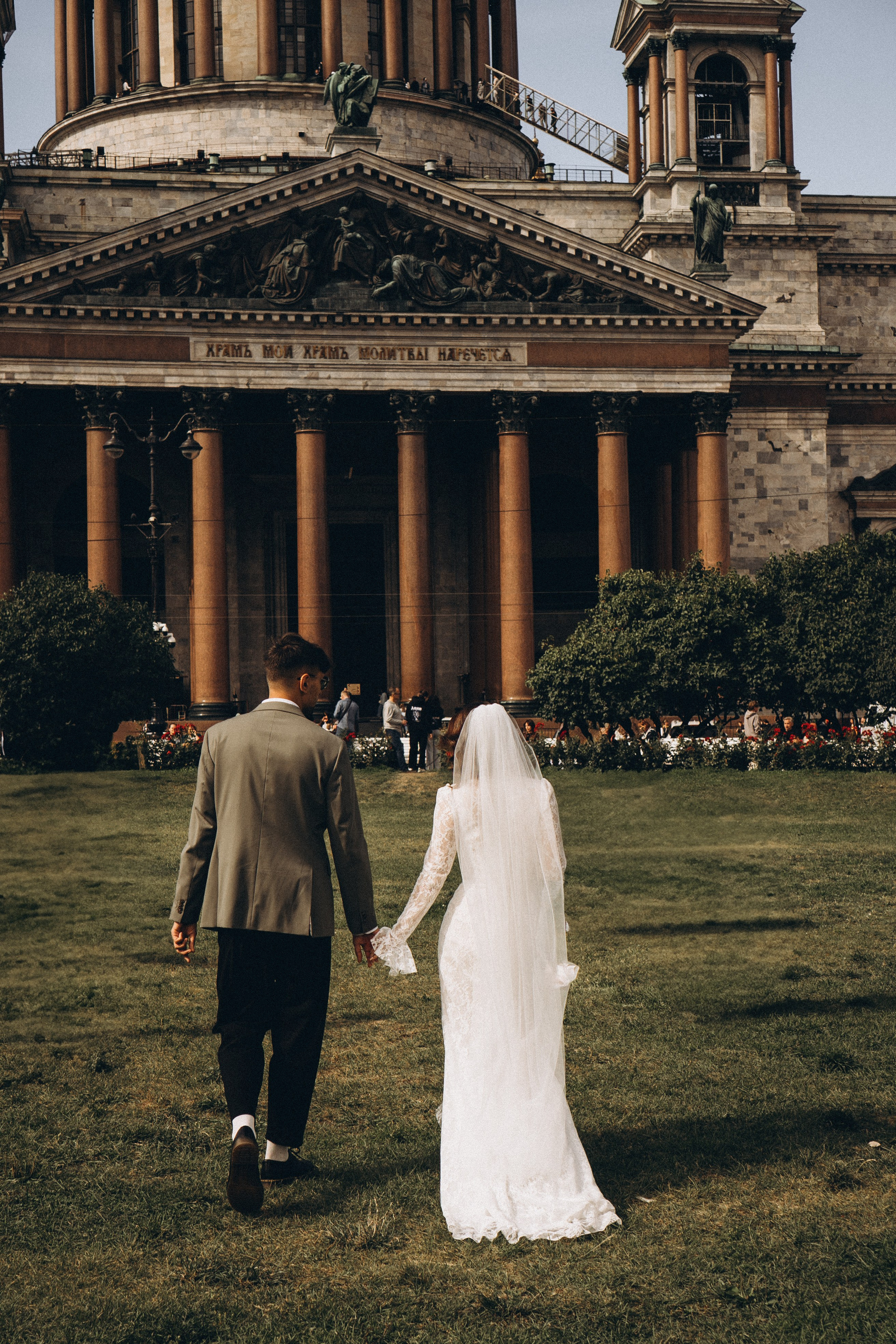 СВАДЕБНАЯ ПРОГУЛКА ВОЗЕ ИСАИКЕВСКОГО СОБОРА АСТОРИИ И ЗАКОНОДАЛЕТНОГО СОБРАНИЯ. Профессиональный фотограф, Санкт-Петербург — Виктория Богомолова