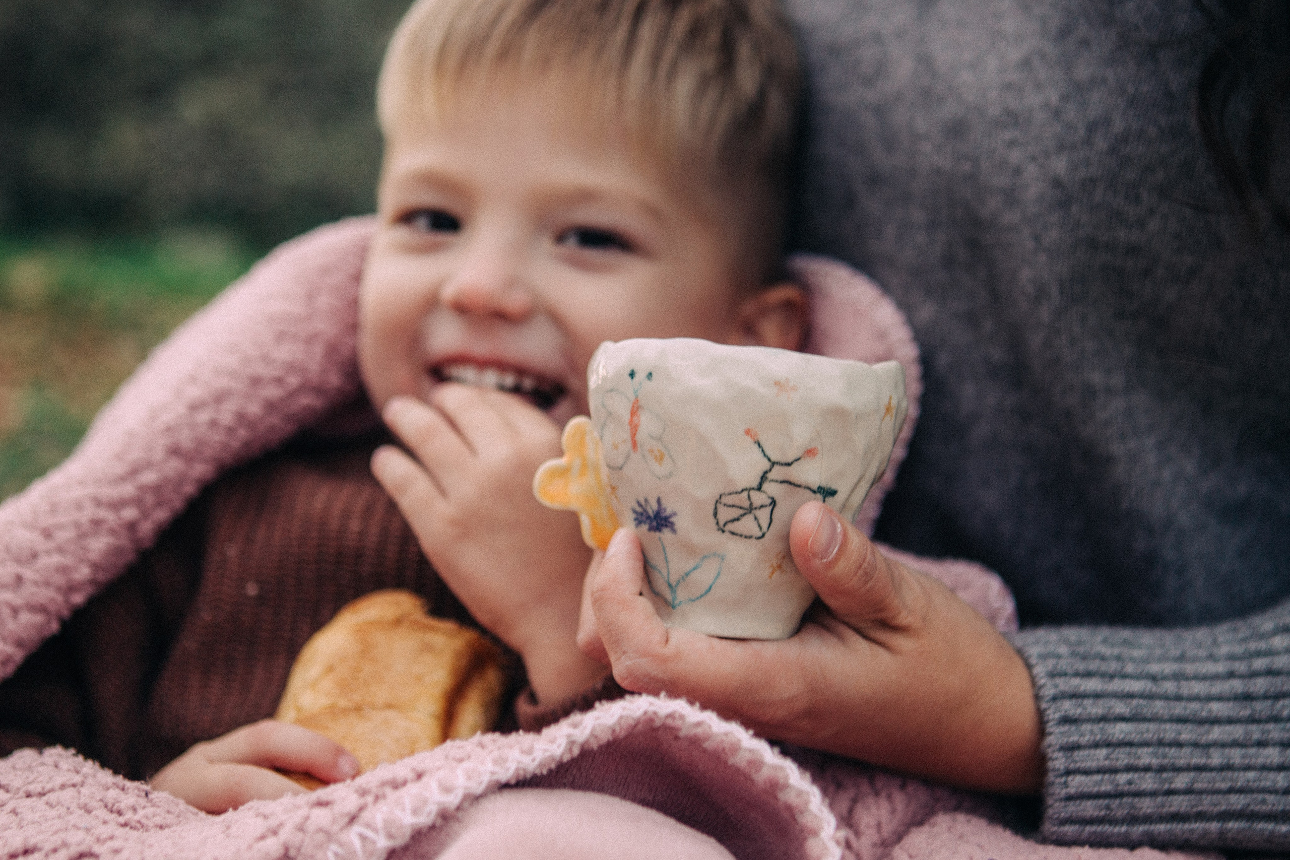 Nastya & Mr. Racoon. Portrait, family and pet photographer in Cyprus, Ksenia Bourdelle