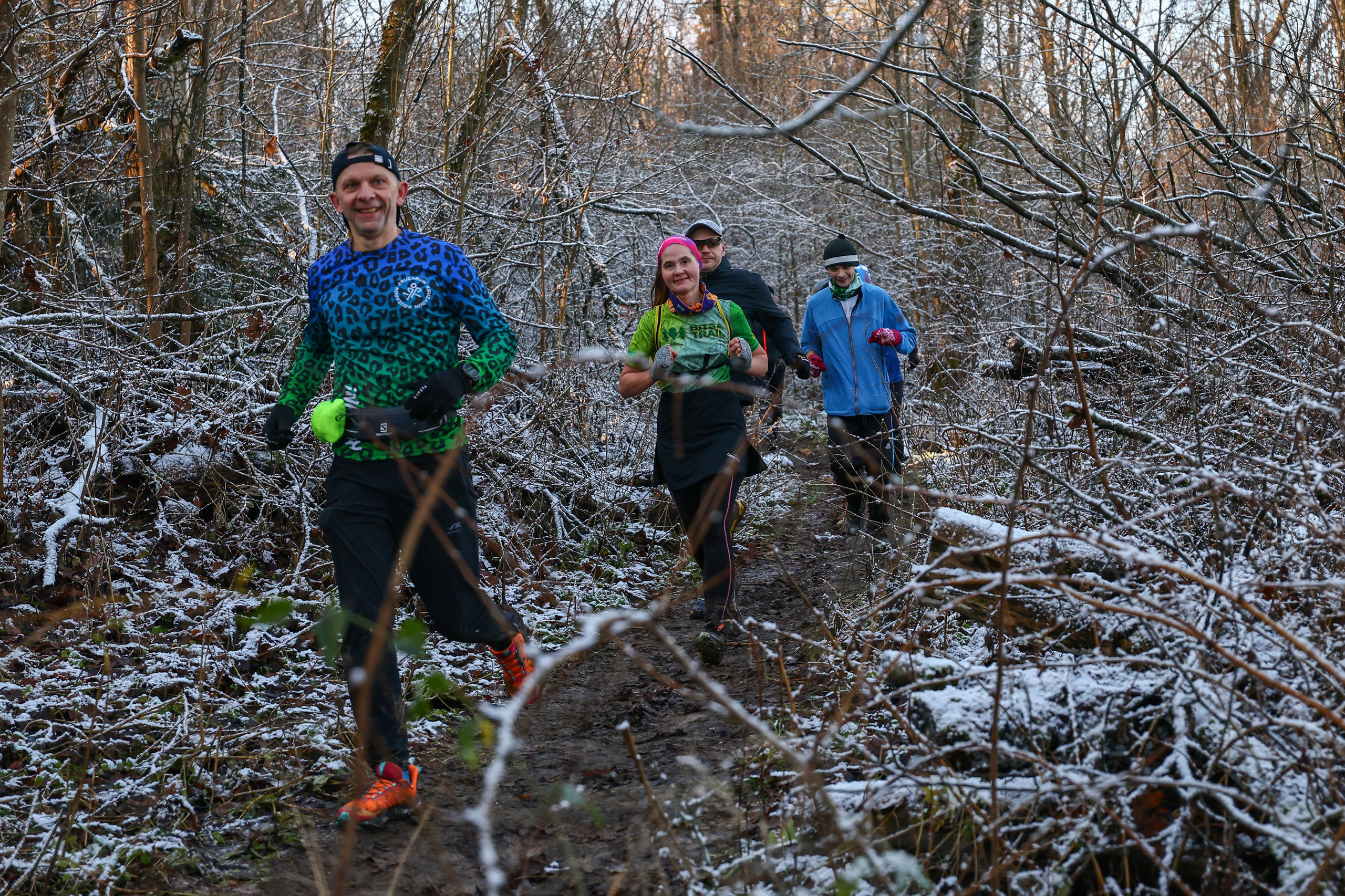Два лепестка Химкинского марафона у дома, 23.11.25. Фотограф Сергей Ловкий