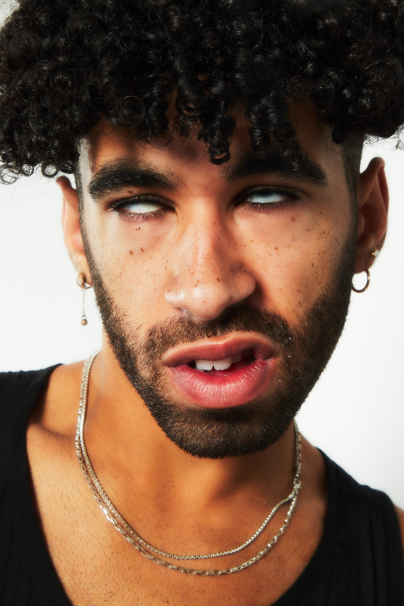 Профессиональная ретушь в короткие сроки. Бьюти- и портретный фотограф в Москве Полли Максимова. Создаю съёмки и делаю ретушь для брендов косметики и рекламы