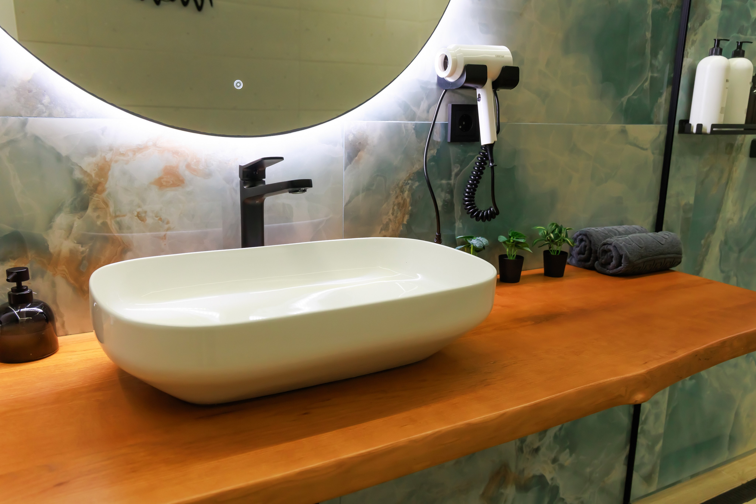 Интерьерная и рекламная съёмка. Свадебный и семейный фотограф в г. Майкопе (выезд по республике и краю)