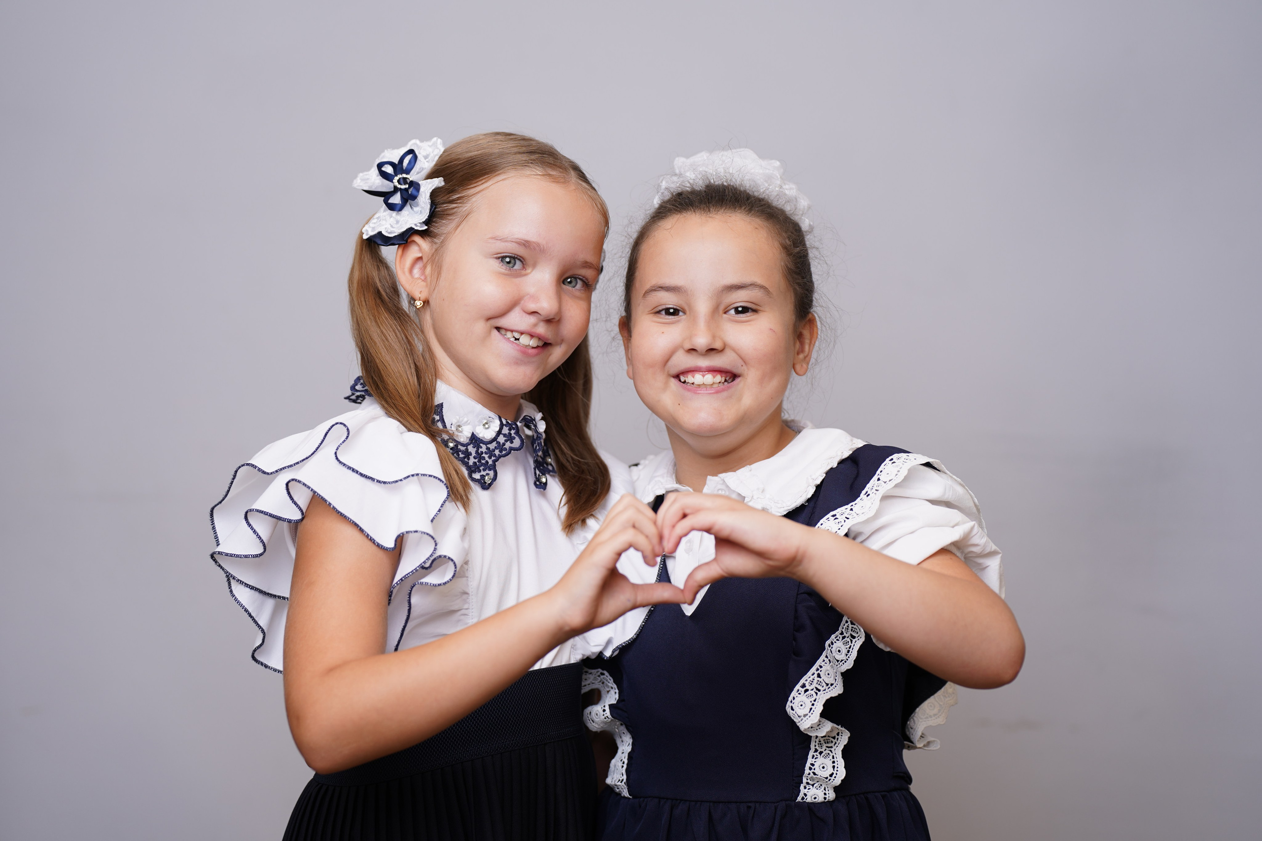 Фото с другом. MEMENTO.Выпускные альбомы, школьные, юбилейные и другие книги. Ростов-на-Дону