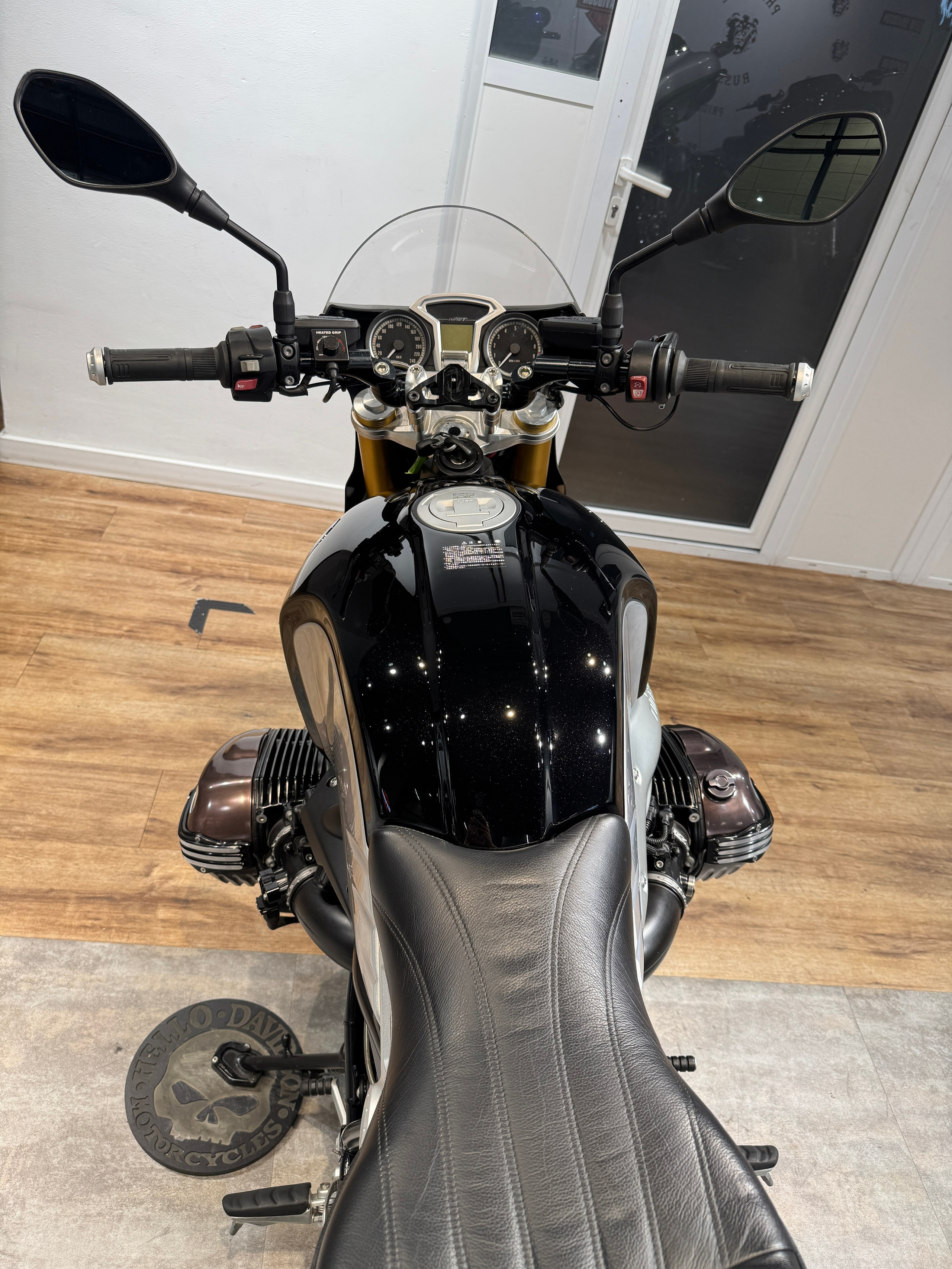 BMW R Nine T (Corbin Cafe Racer). Hello Davidson, Москва. Только хорошие мотоциклы…