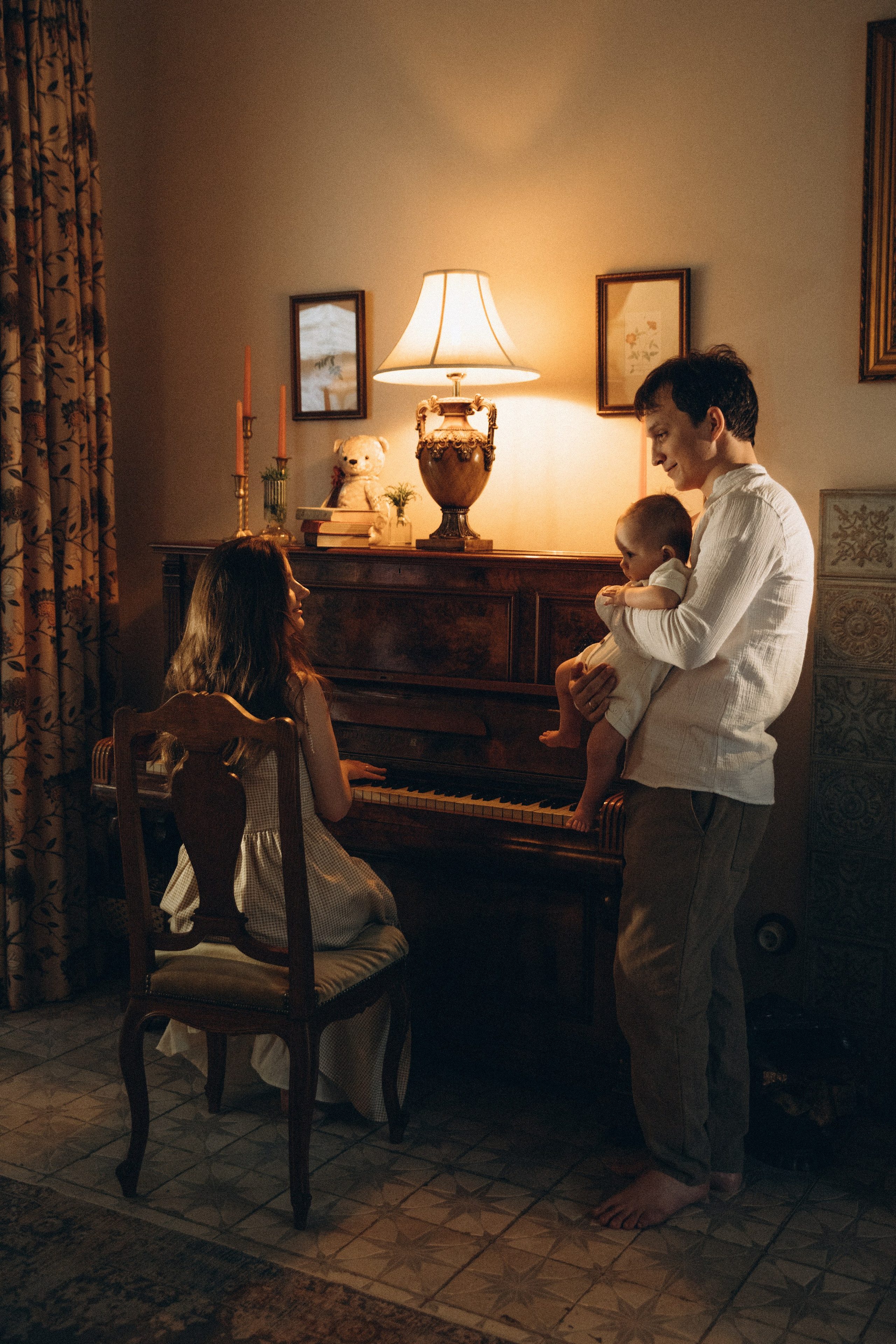 Семейная фотосессия в доме. Семейный фотограф в Москве и Королеве Евгения Баукова