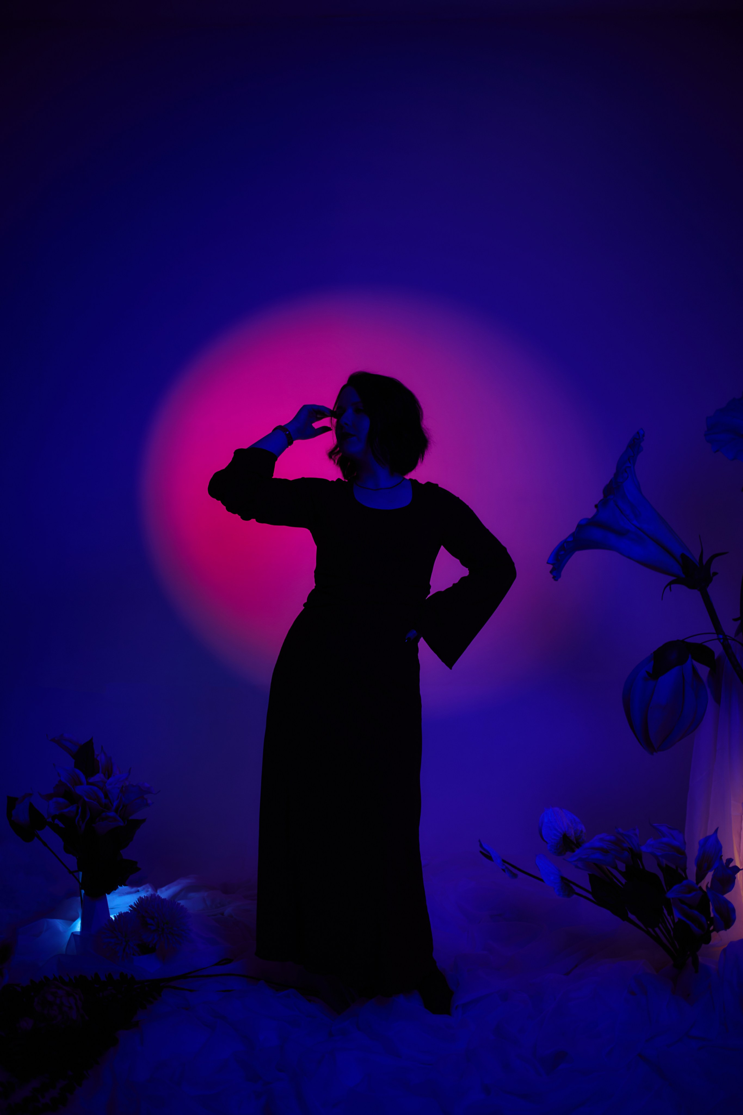 Цветной свет и цветы — фотодень. Фотограф|Катя Рикошетер