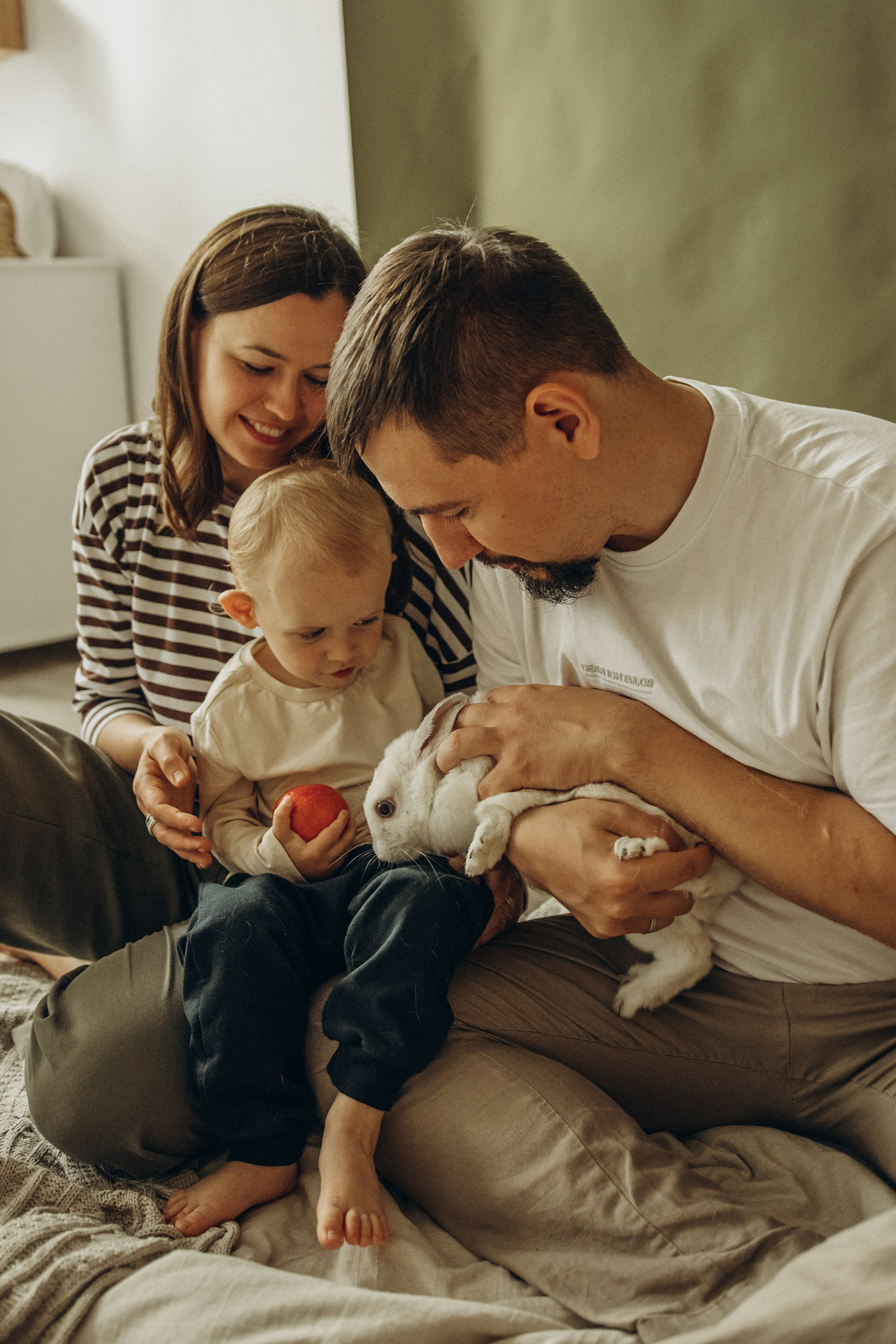 Ярослав и яблоки. Гаврилова Настя семейный фотограф lifestyle в Москве