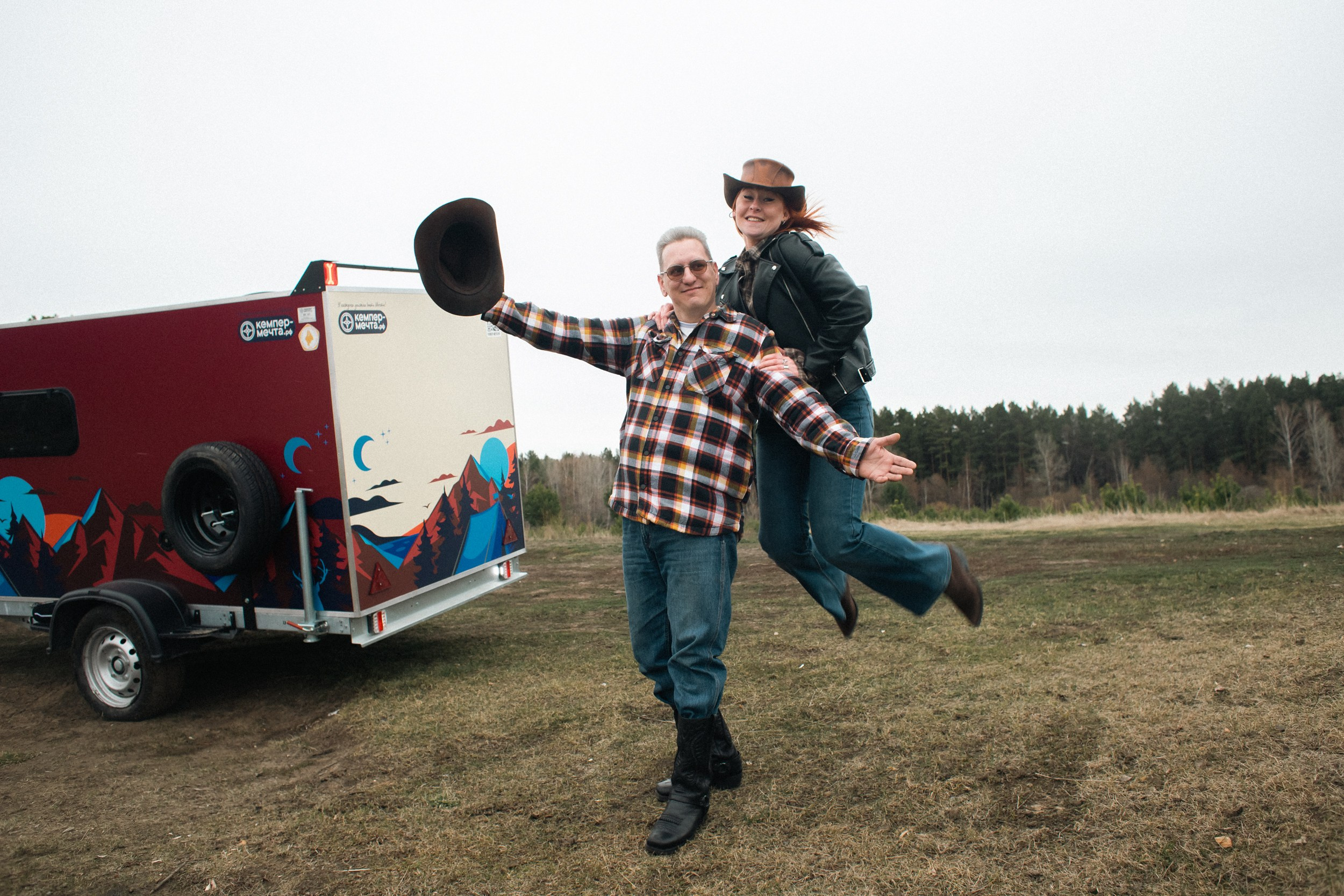 Love story camper. Фотограф в Тюмени Даша Михнова. Портреты, фотопроекты, фотодни