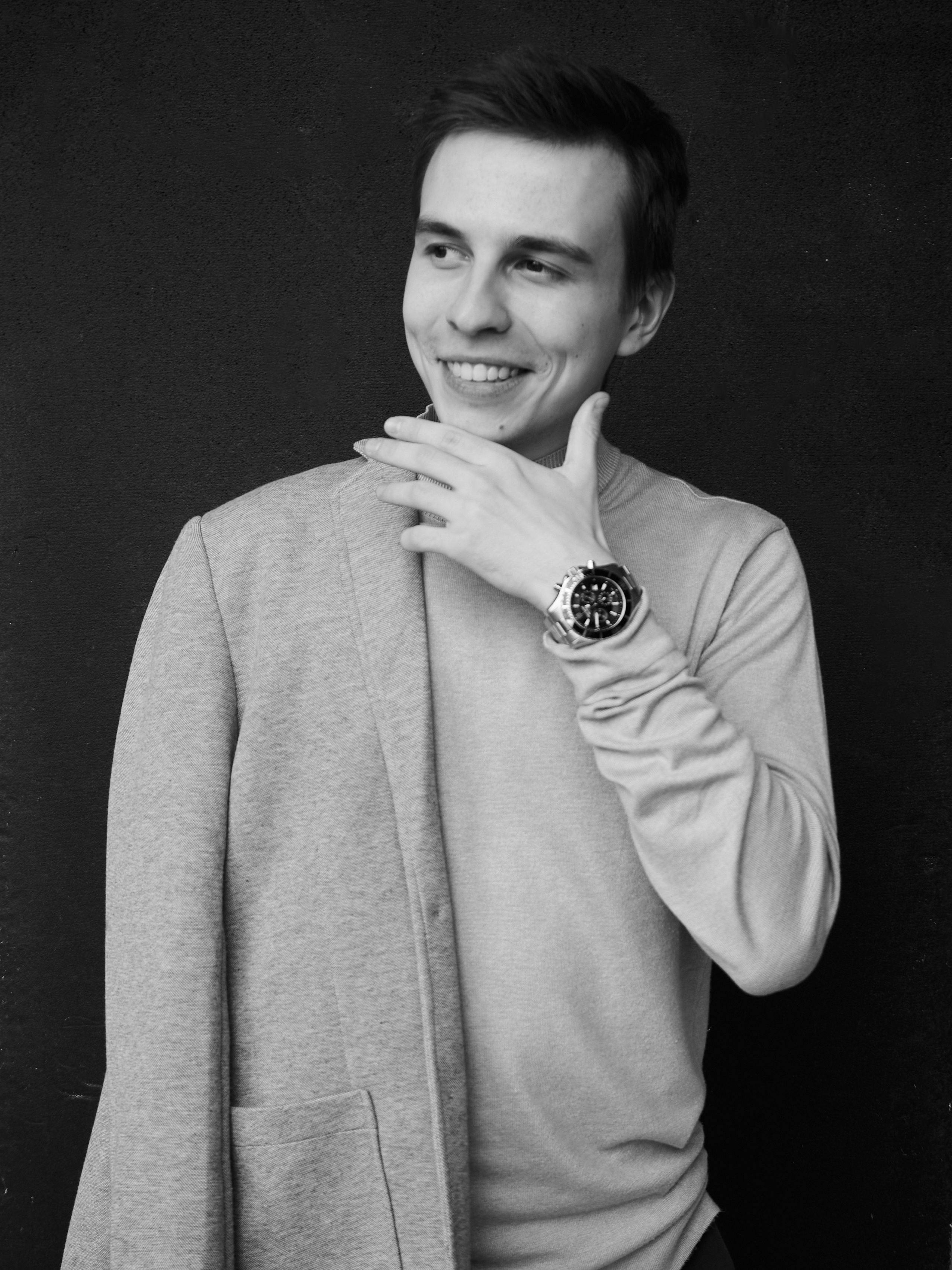 Павел (наставник коучей и комик). Главная