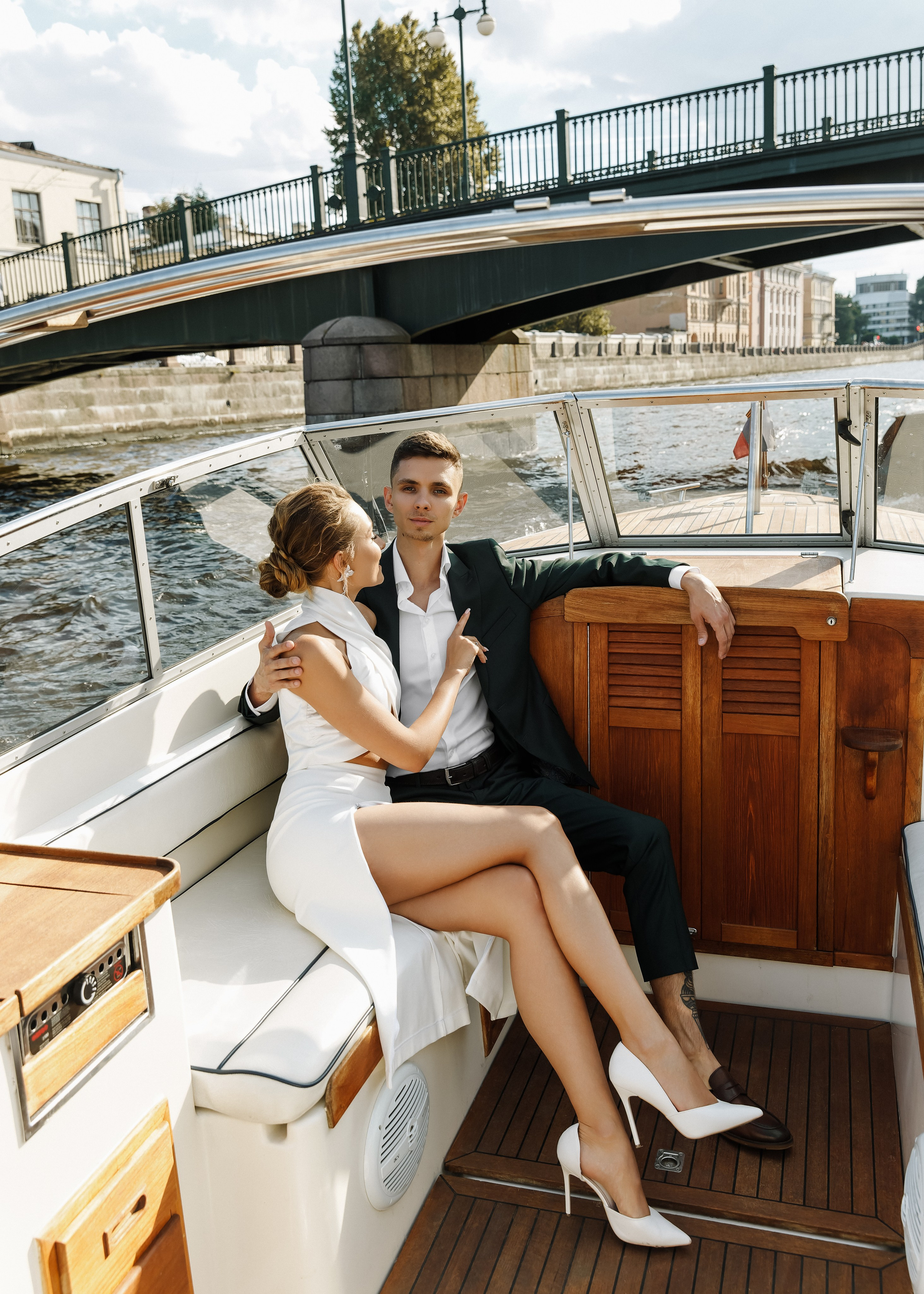 Оля и Андрей — свадебная фотосессия на катере. Свадебный и портретный фотограф в Санкт-Петербурге Анна Демьянова