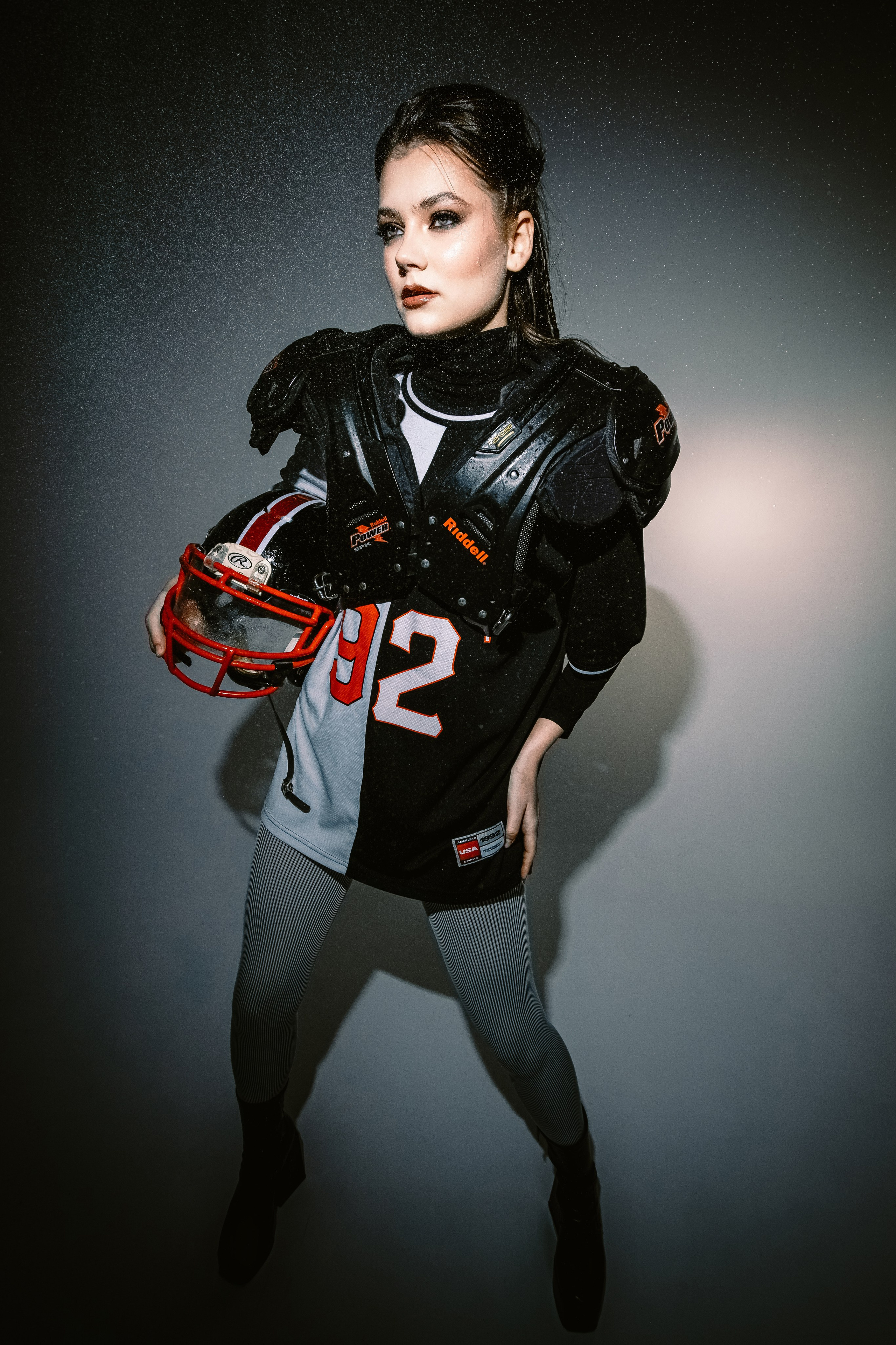 американский футбол, спортшик, фотосессия творческая, студийный свет, женская фотосессия
