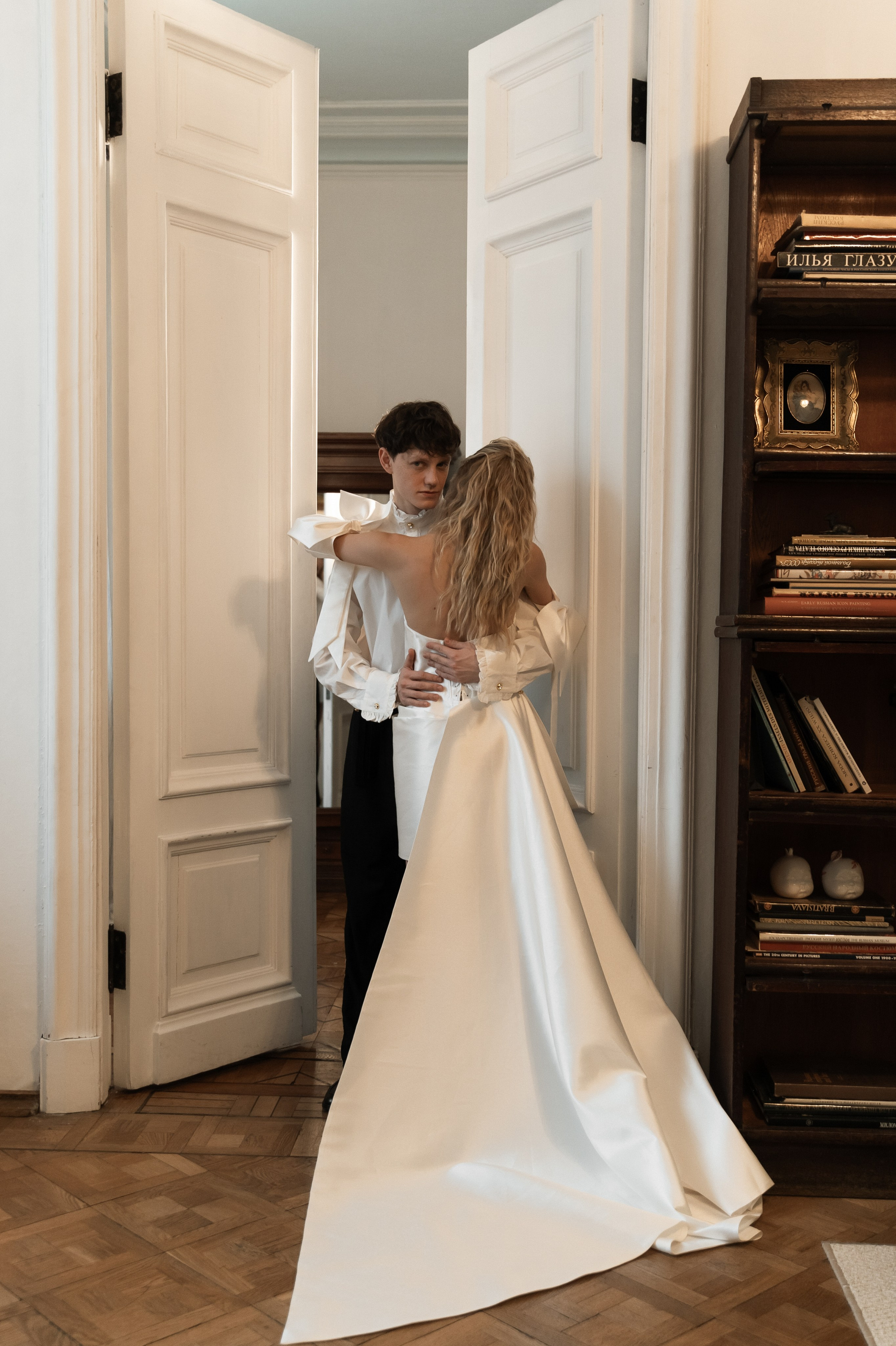 Свадебная съемка в исторической квартире на Чистых прудах. Ярослава Ерина — свадебный фотограф в Москве