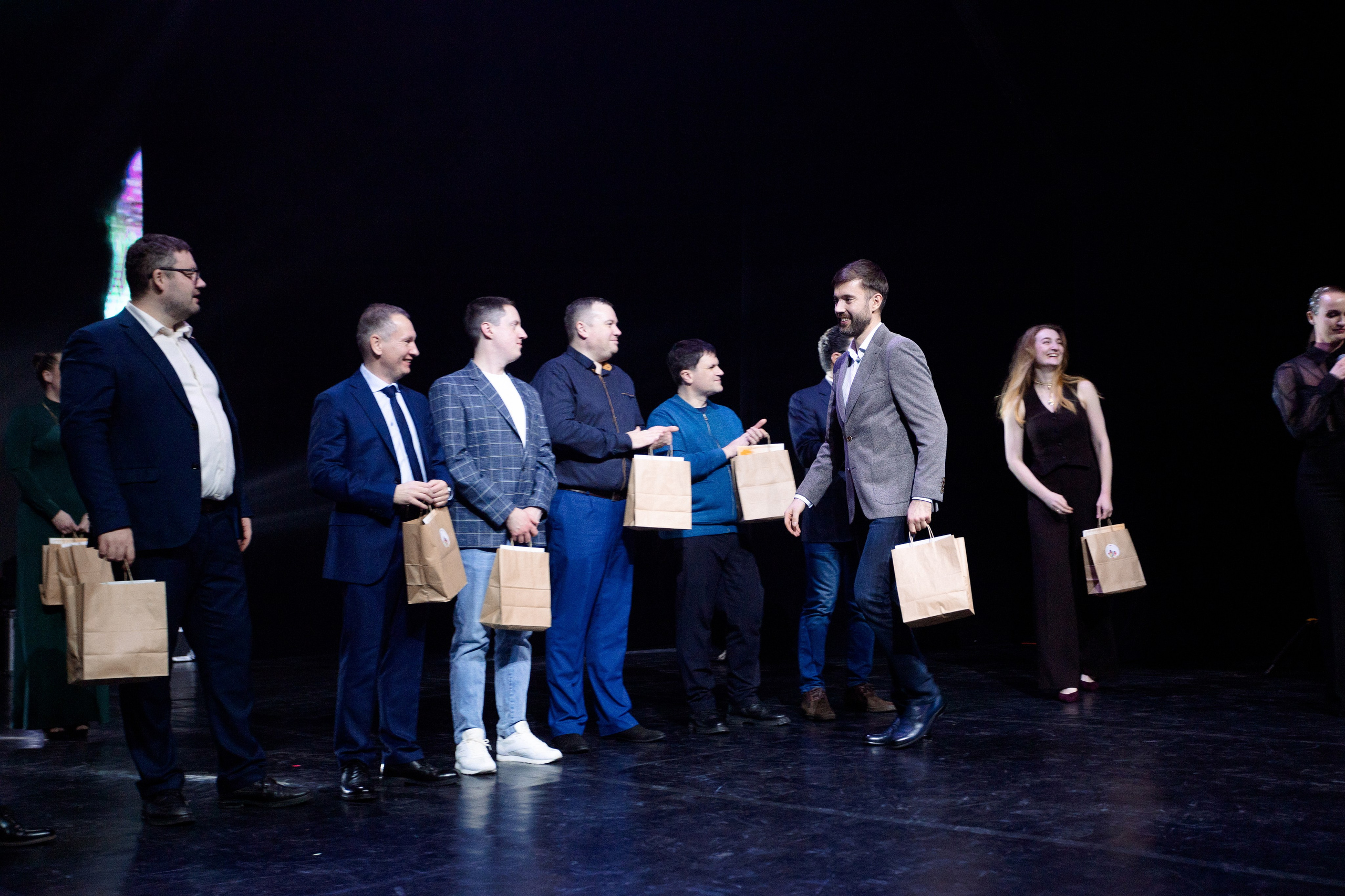 РЕПОРТАЖ: НОВЫЙ ГОД В ДК МЕТАЛЛУРГ. Профессиональный фотограф в Ижевске Леша Петров