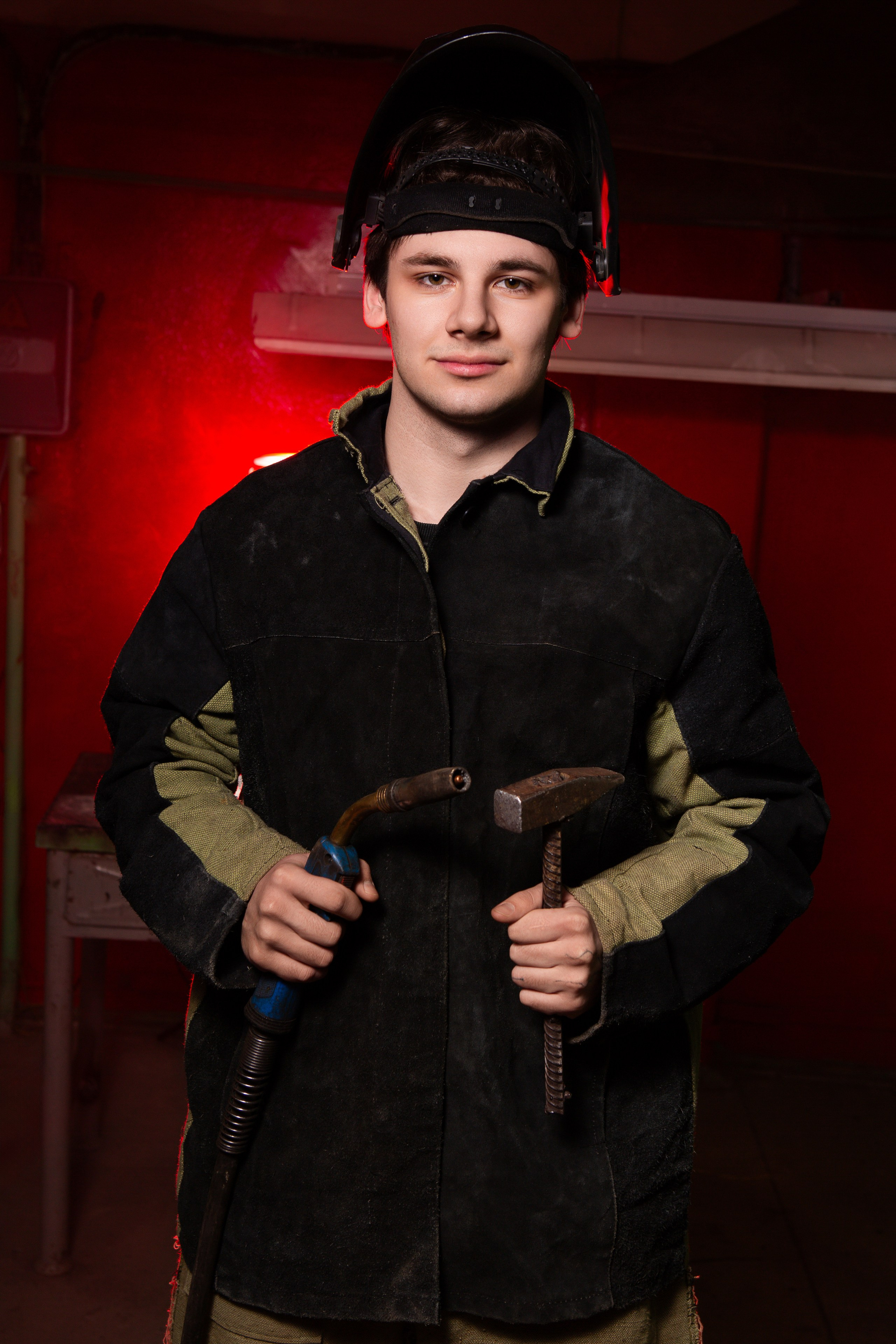 Портретная Фотосессия в Цеху для Выпускников Сварщиков | Твой Альбом Мценск. ТВОЙ АЛЬБОМ / ТВОИ ПРАВИЛА