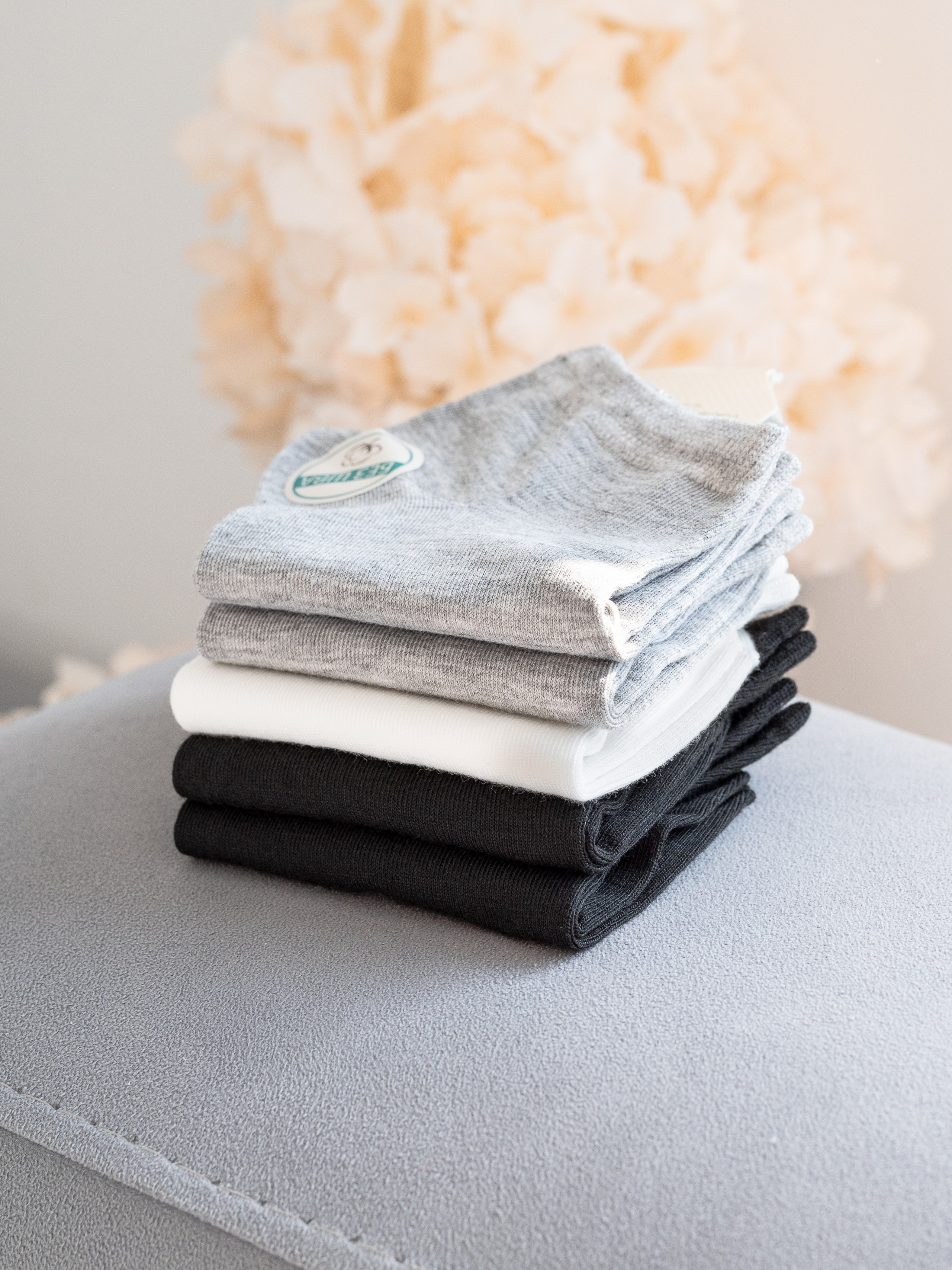 Носки съемка в студии (модель+предметка). Предметный фотограф, фото для маркетплейсов Пятигорск, КМВ