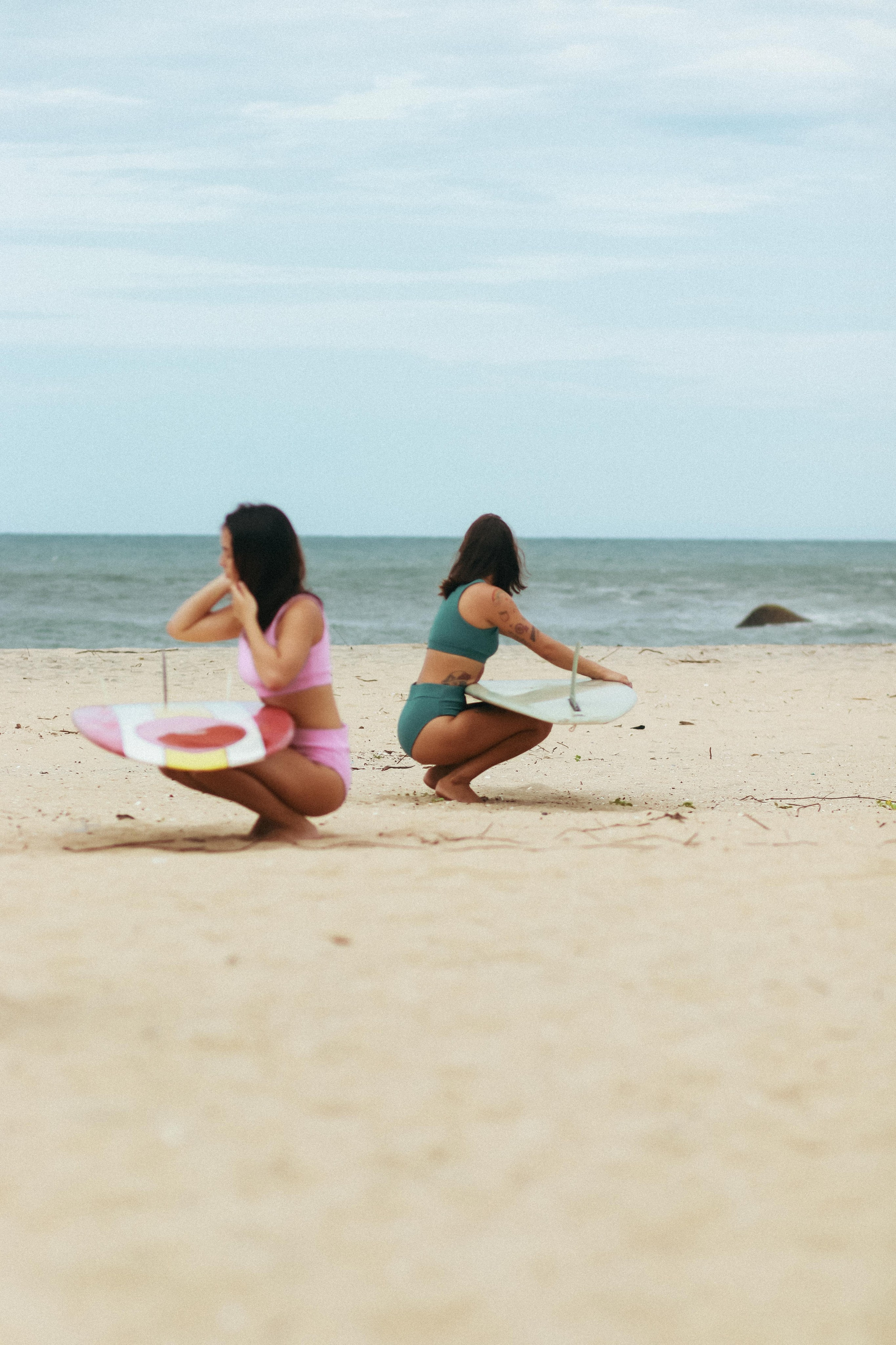 Коллекция купальников для серфинга. Фотограф на Шри-Ланке