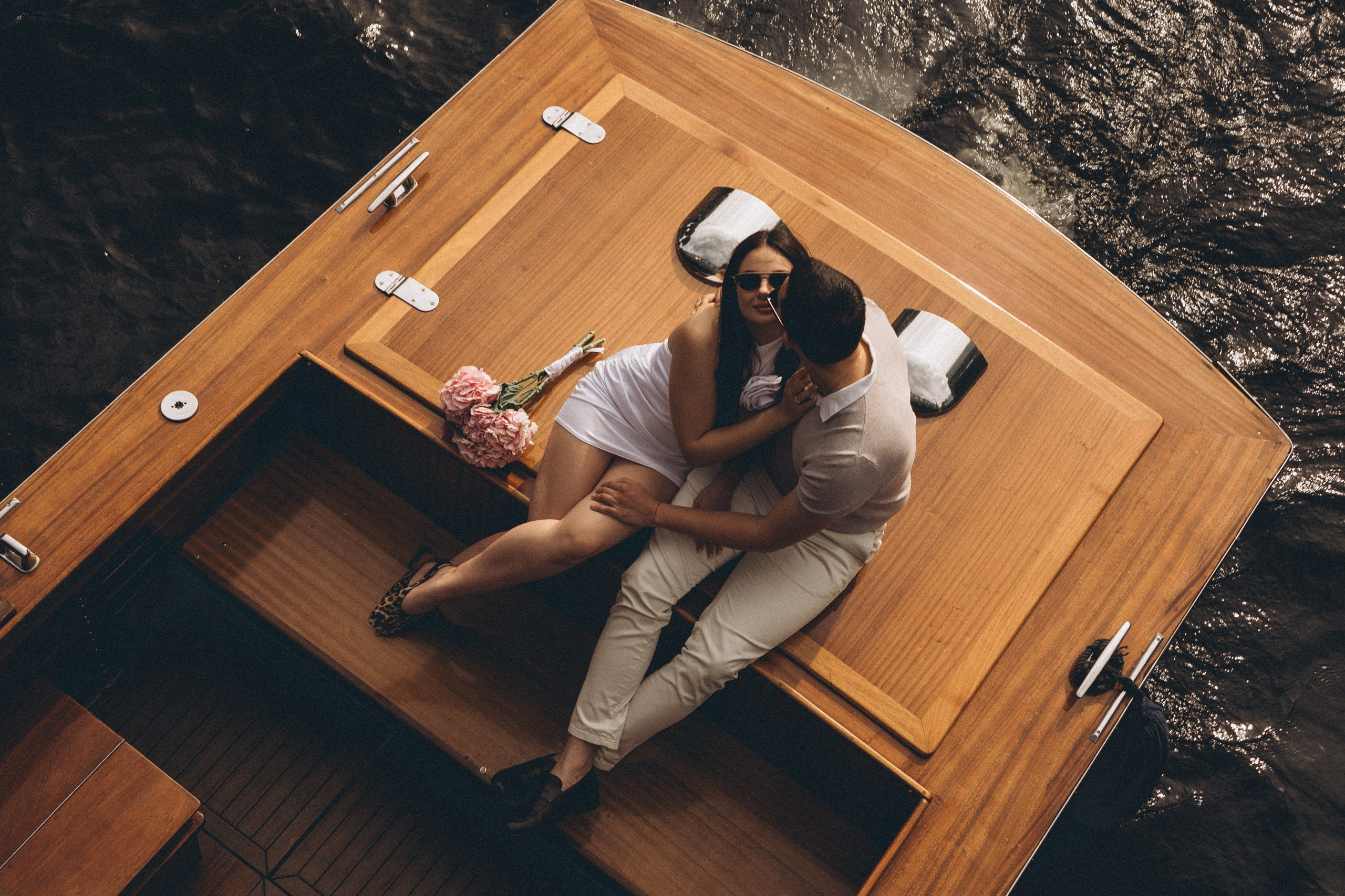 СВАДЕНБНАЯ СЬЕМКА НА КАТЕРЕ ПО КАНАЛАМ САНКТ-ПЕТЕРБУРГА И В АКВАТОРИИ НЕВЫ. Профессиональный фотограф, Санкт-Петербург — Виктория Богомолова