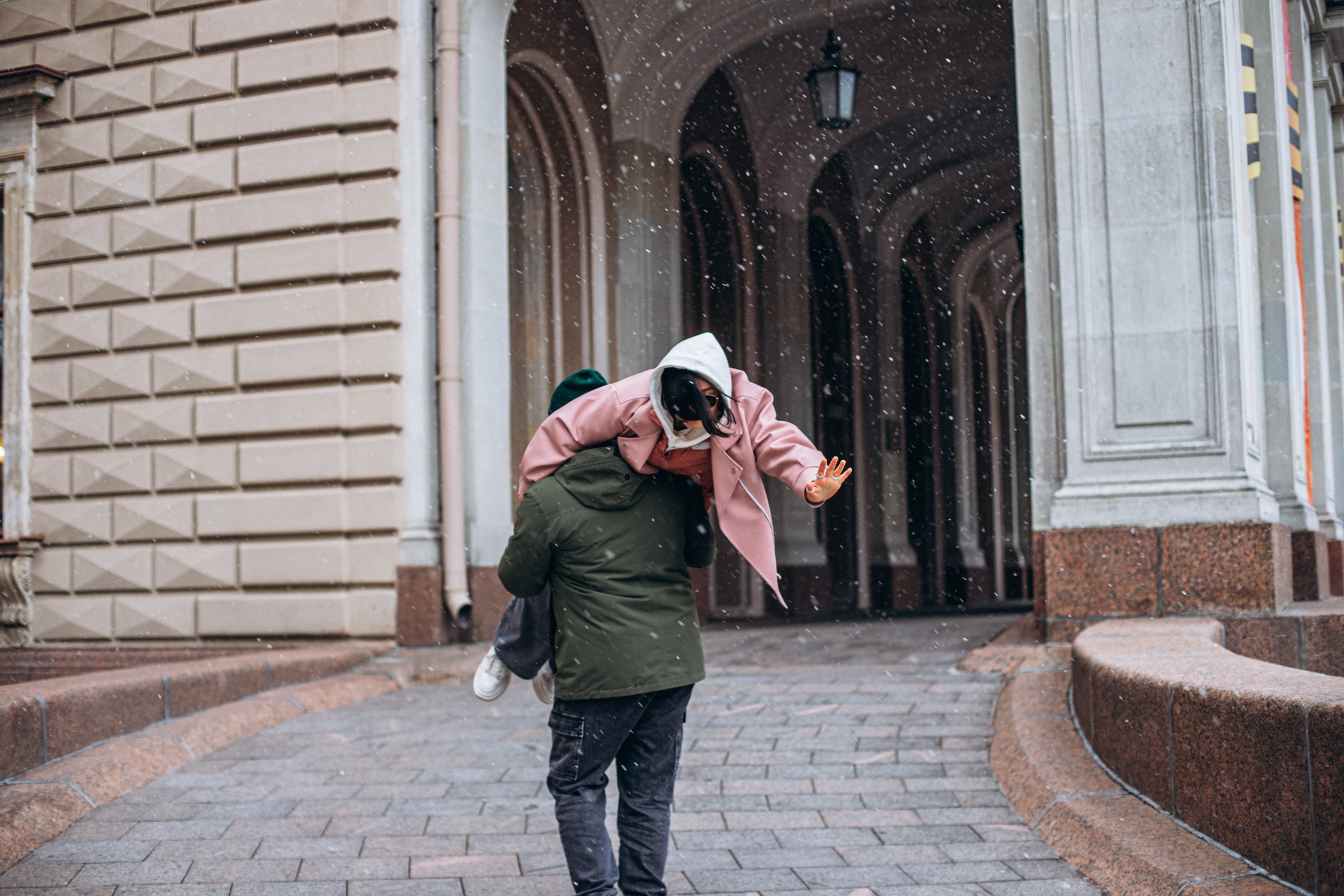 Максим и Катерина в мае. Фотопрогулка в Петербурге. Индивидуальный и семейный фотограф в Санкт-Петербурге