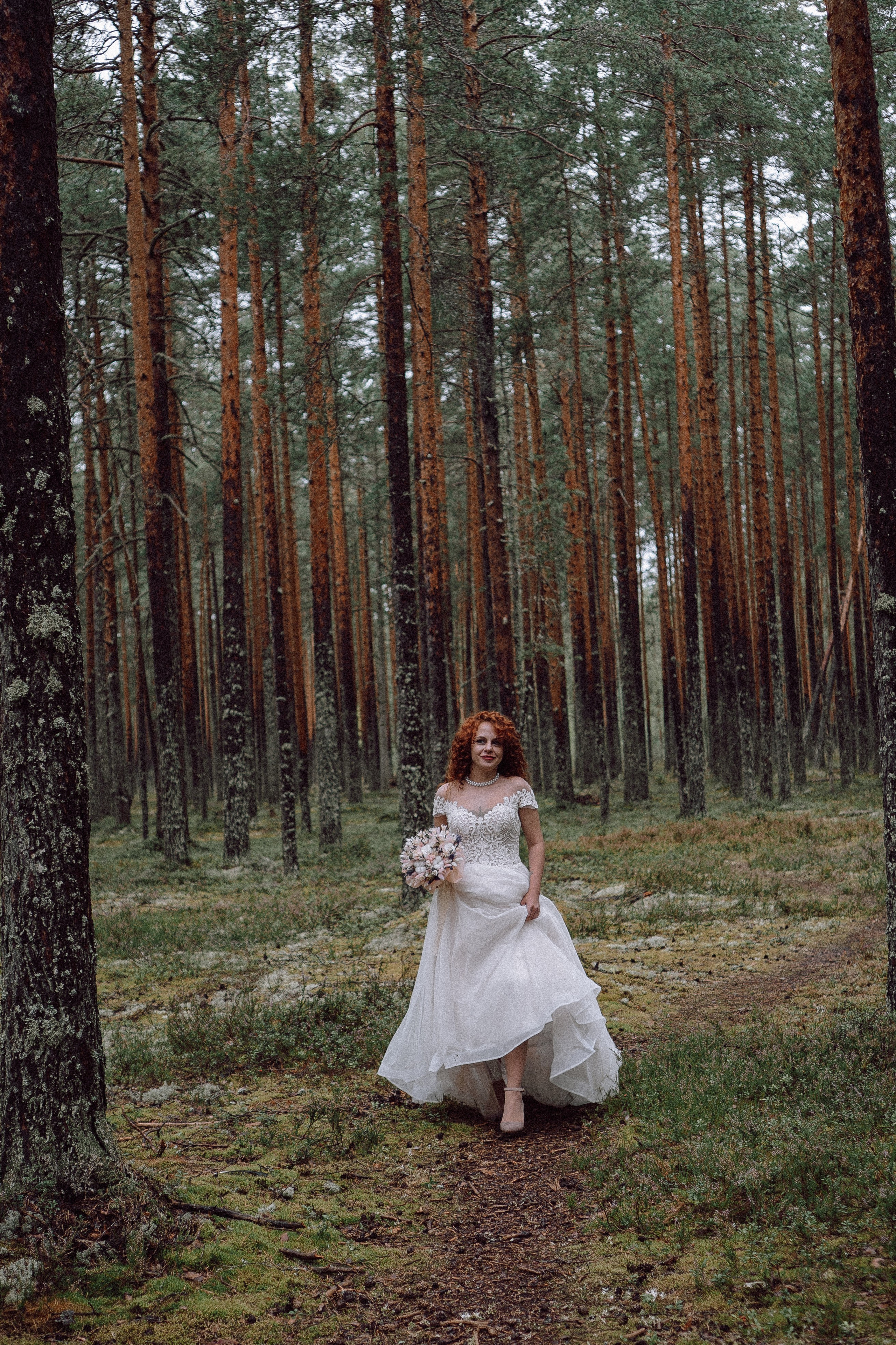 СВАДЕБНАЯ ФОТОСЕССИИЯ ПАРЫ В ГОРОДЕ ПРИОЗЕРСК В СОСНОВОМ ЛЕСУ И С ПИКАПОМ. Профессиональный фотограф, Санкт-Петербург — Виктория Богомолова