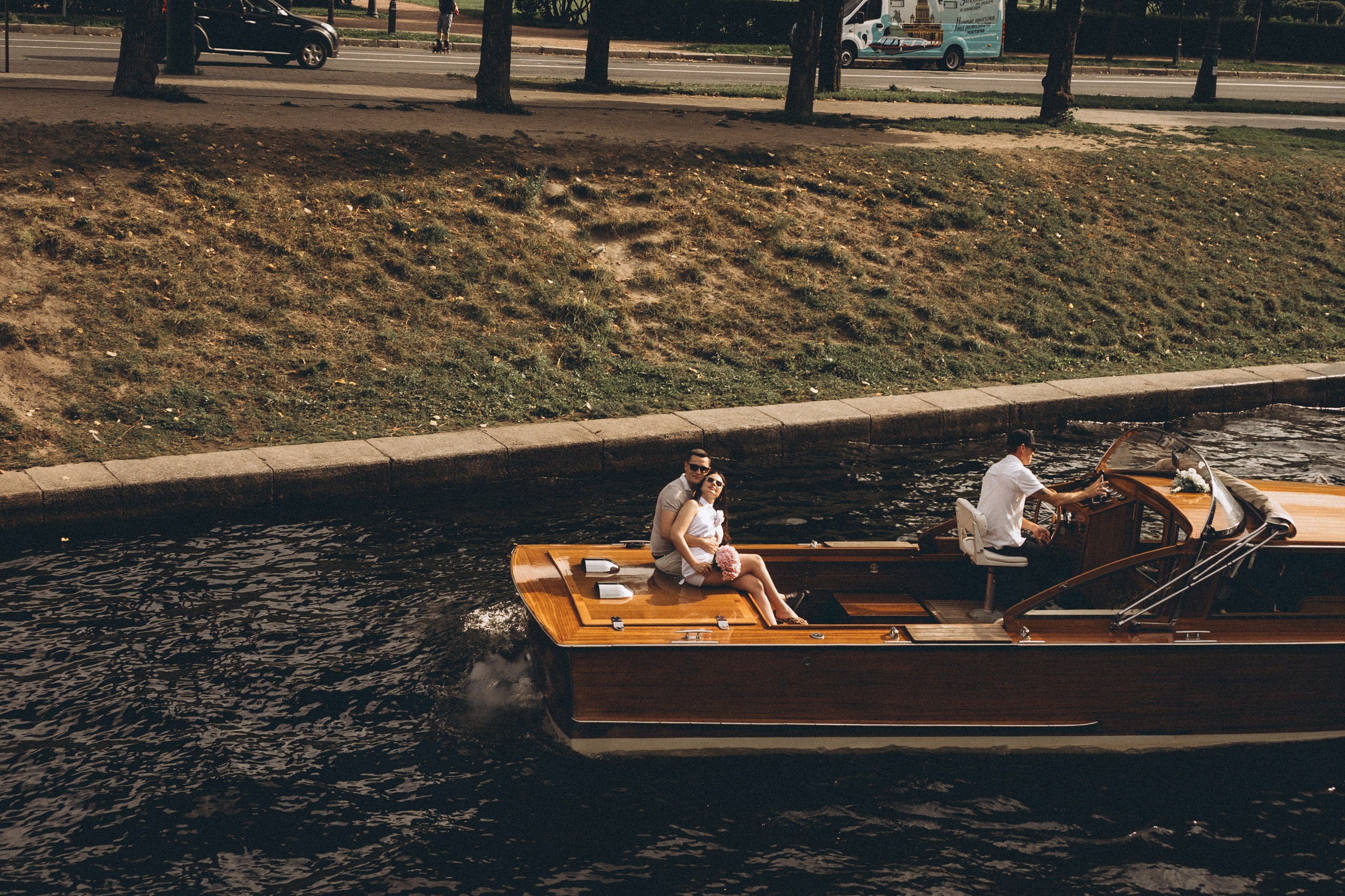 СВАДЕНБНАЯ СЬЕМКА НА КАТЕРЕ ПО КАНАЛАМ САНКТ-ПЕТЕРБУРГА И В АКВАТОРИИ НЕВЫ. Профессиональный фотограф, Санкт-Петербург — Виктория Богомолова