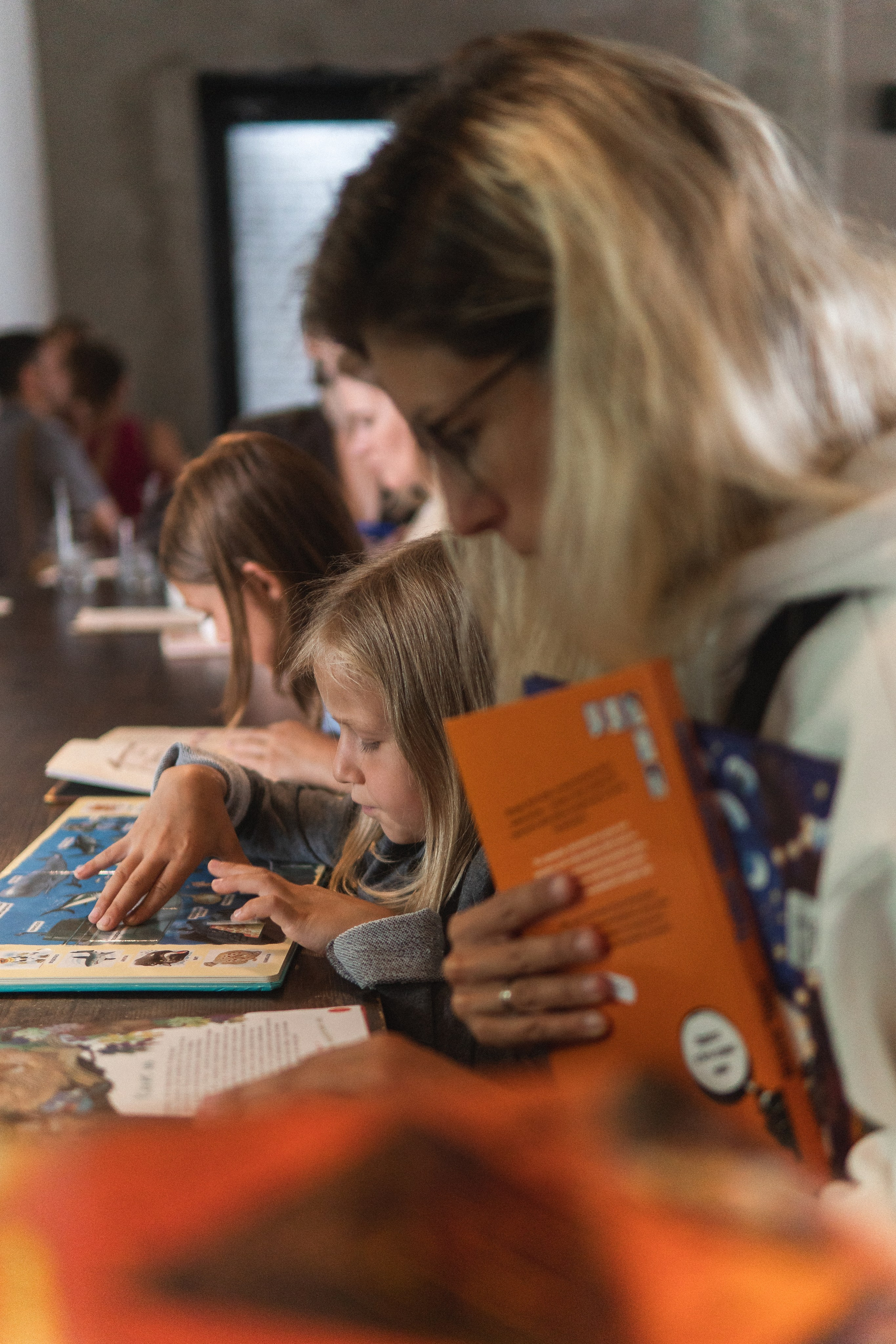 Благотворительный книжный маркет «ФОНАРЬ». Портретный и репортажный фотограф в Воронеже: Анастасия Пузикова