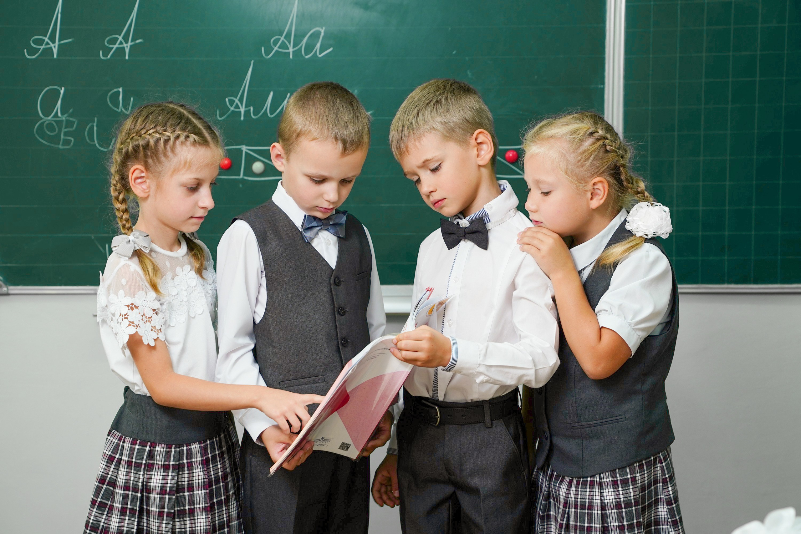 1 кл / мелкие группы //. MEMENTO.Выпускные альбомы, школьные, юбилейные и другие книги. Ростов-на-Дону