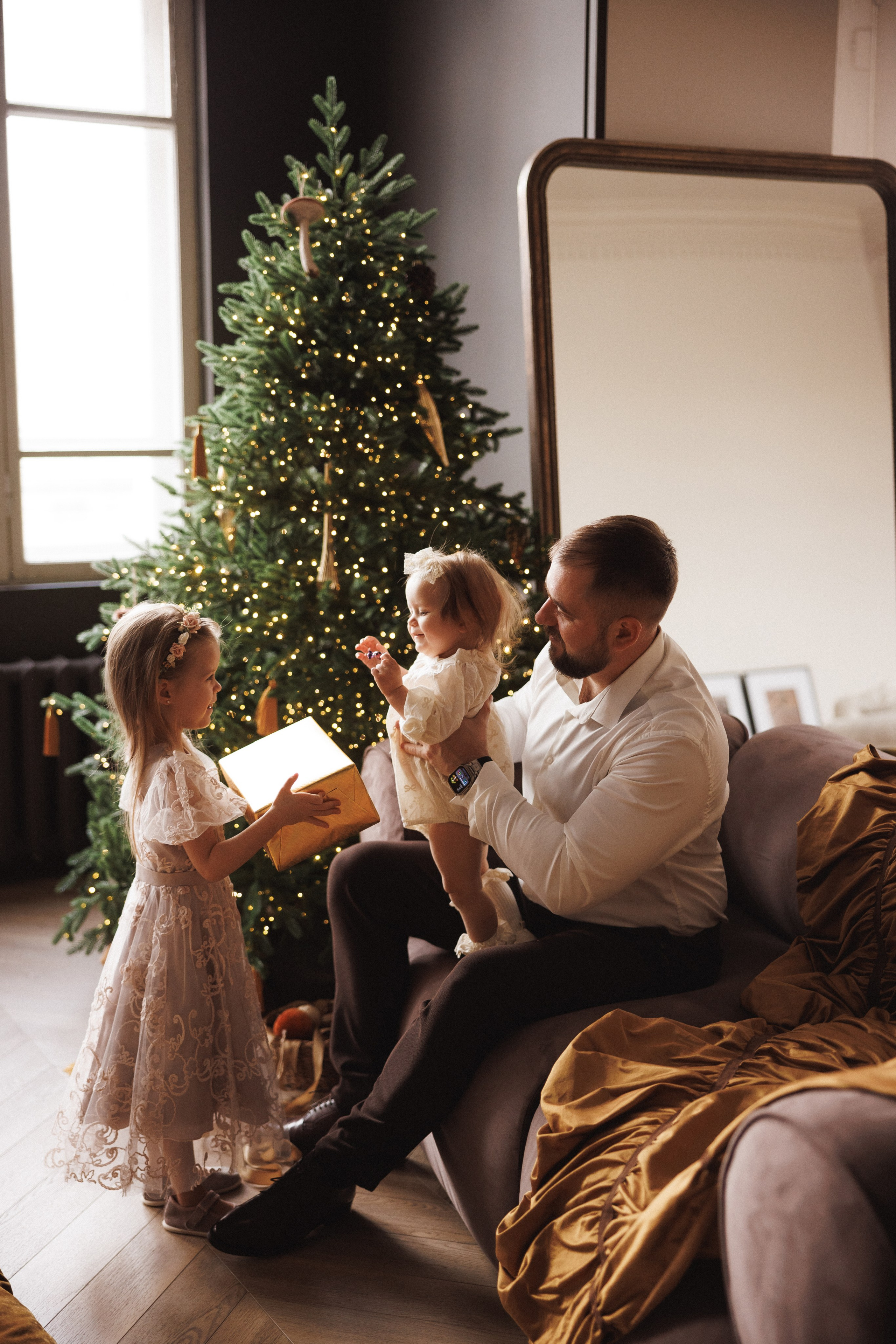 Семейная новогодняя фотосессия в фотостудии «Париж», город Краснодар. Семейный и детский фотограф в Краснодаре Анна Трашкова