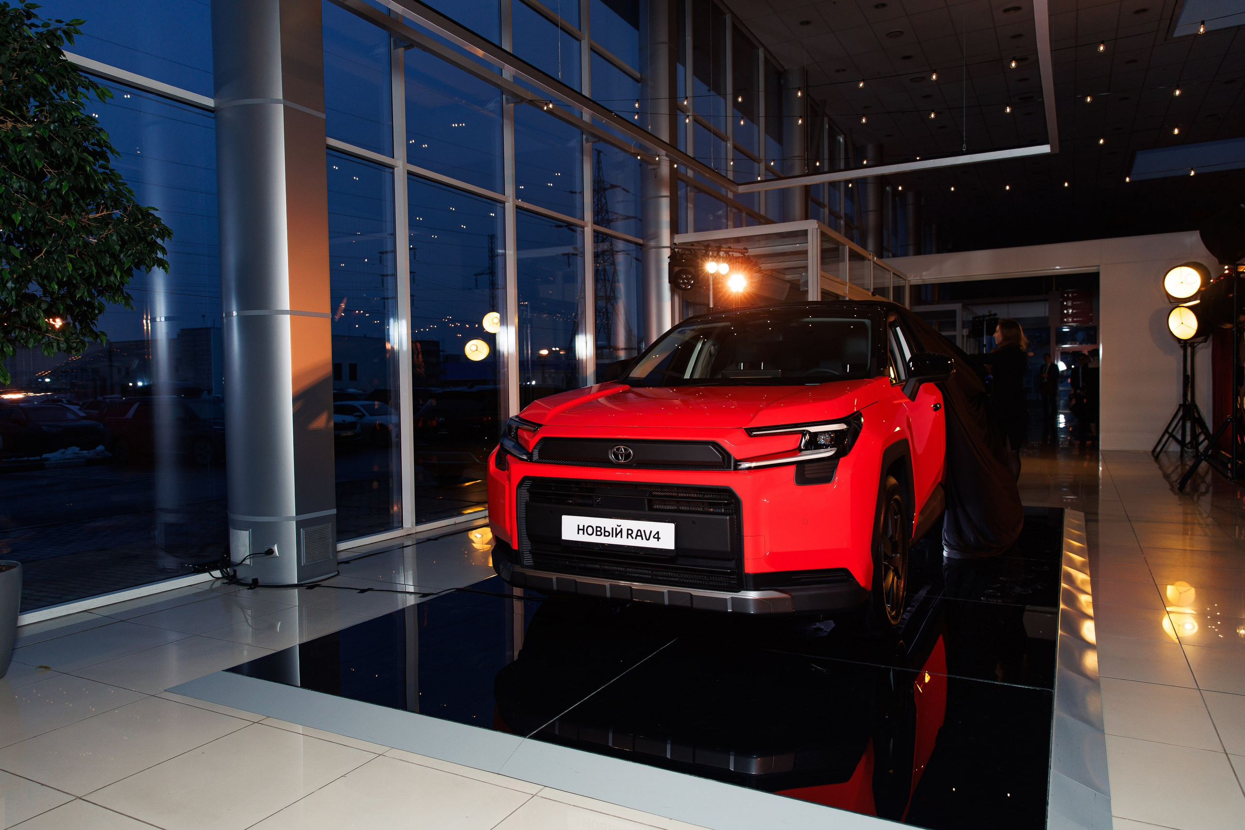 Презентация новой Toyota RAV4. Репортажный и свадебный фотограф в Уфе Павел Кожевников