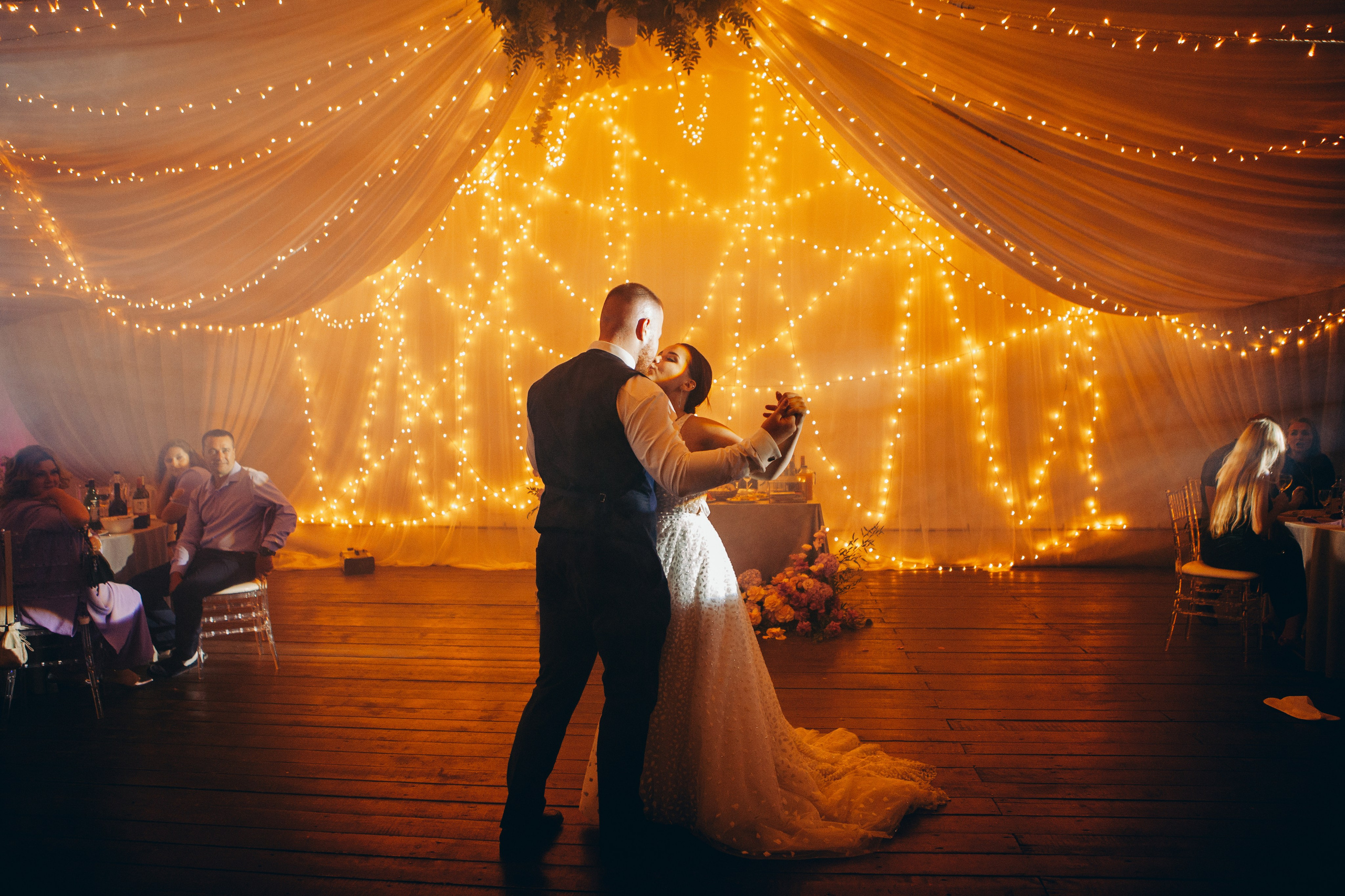 Свадебная фотосессия в отеле hartwell hotel и на патриарших прудах. Фотограф Ольга Ефремова