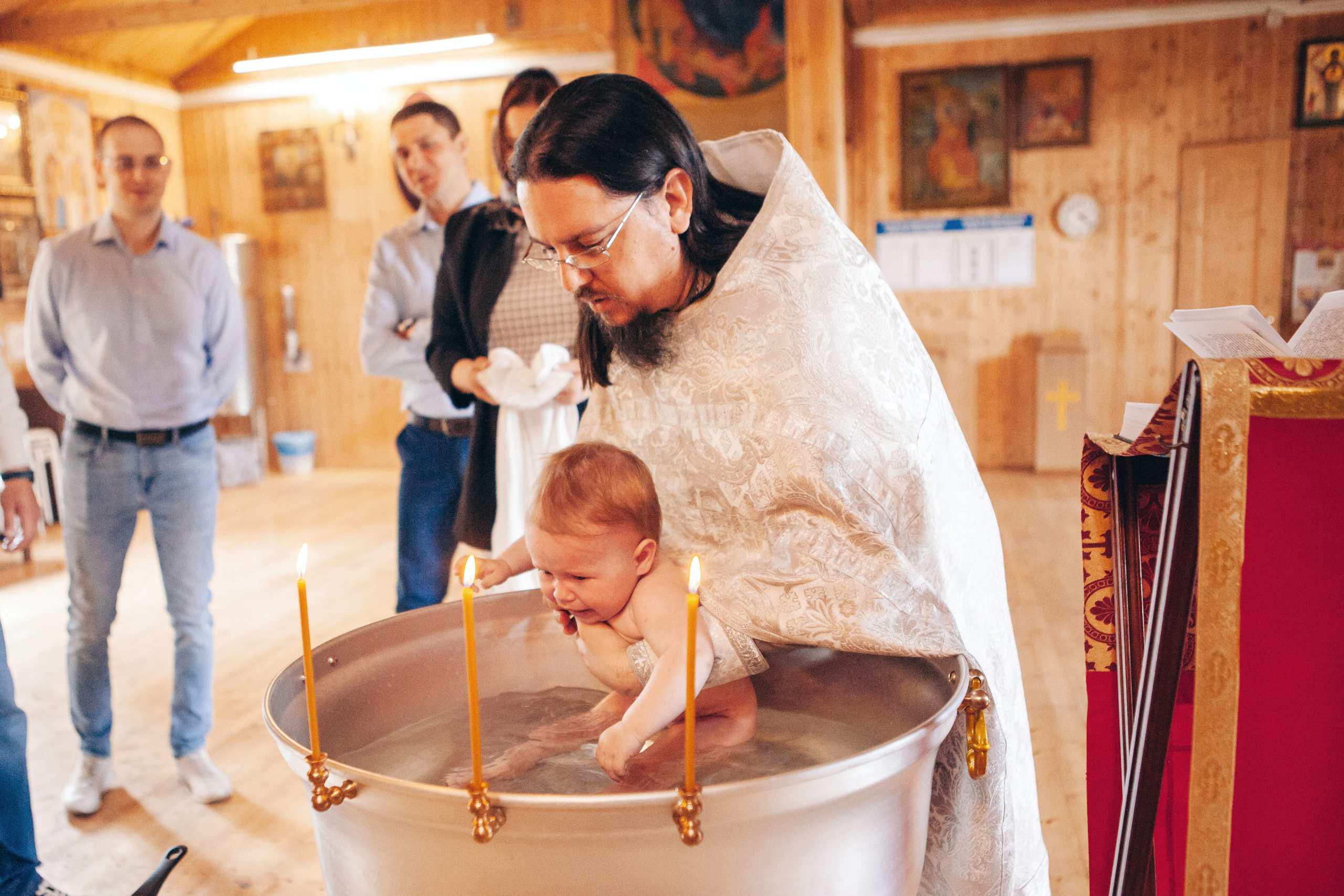 Крещение ребенка в церкви в москве. Фотограф Ольга Ефремова