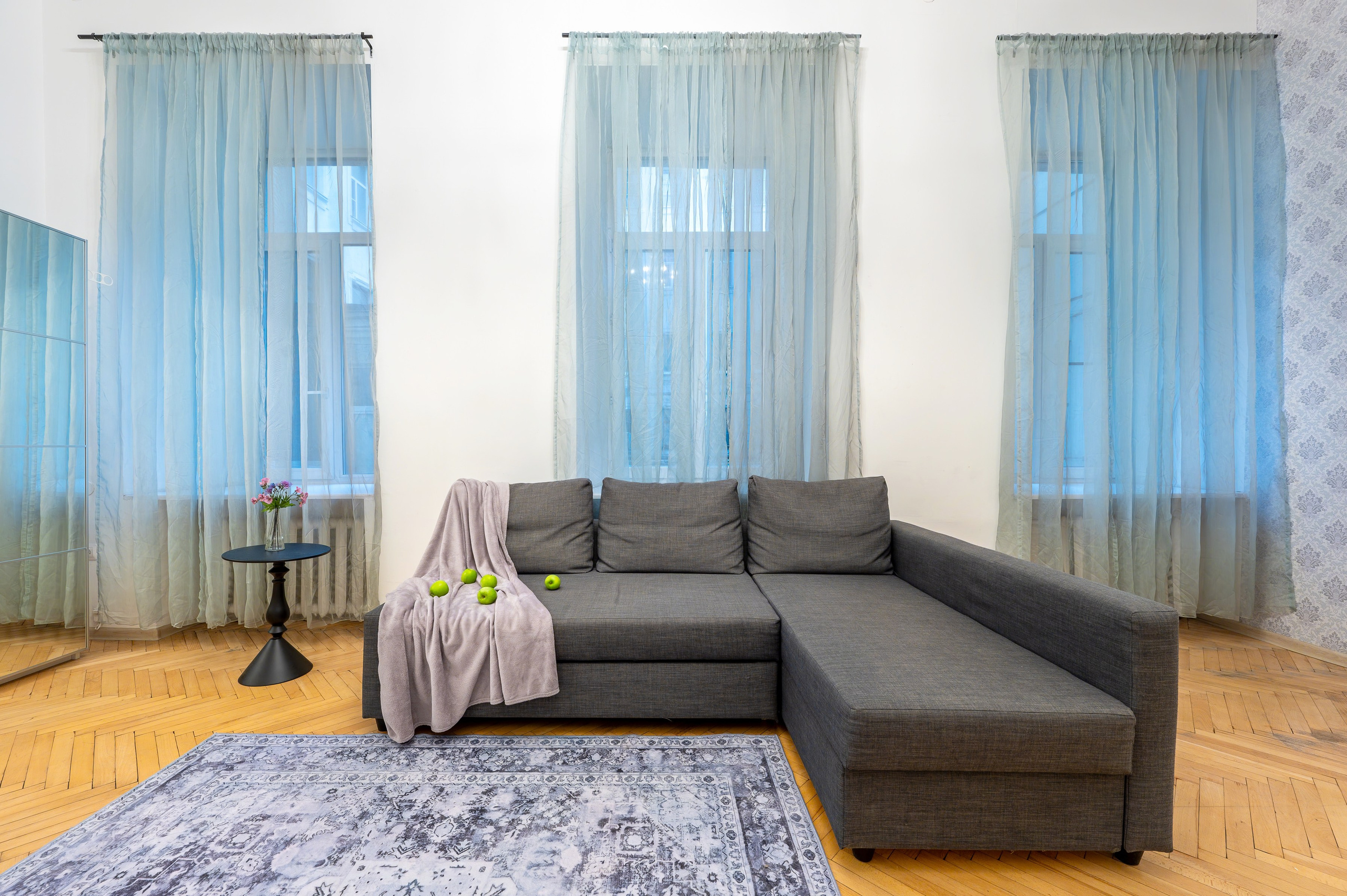 Квартира под аренду Невский 45. Интерьерный фотограф. Фото- видеосъемка недвижимости Санкт-Петербург